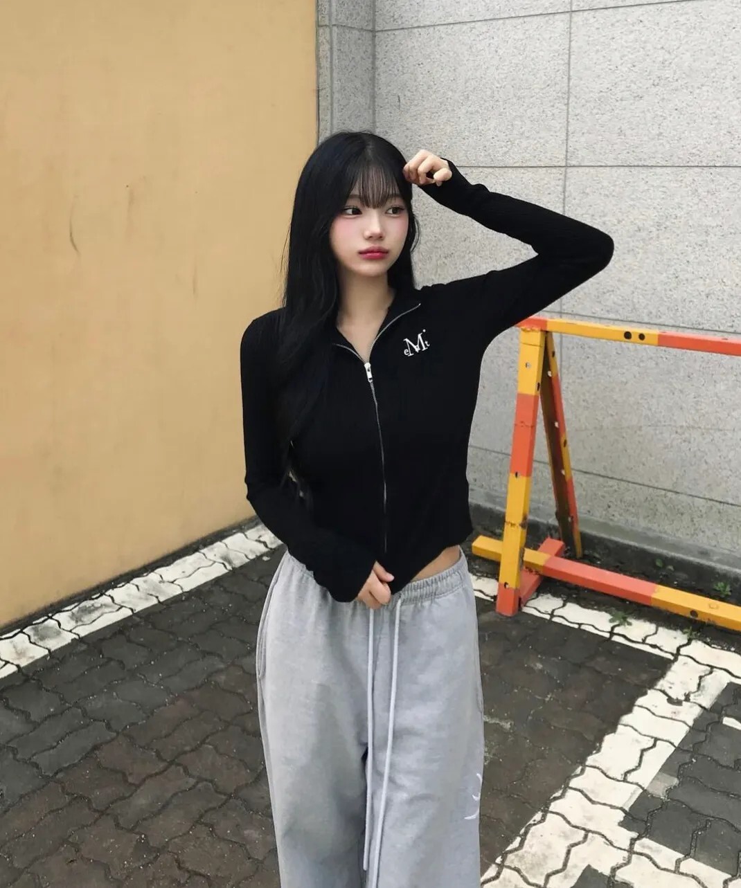 【OWN】Mucent 針織 短版 拉鍊衫 外套 修身 彈性 單一尺寸 百搭 韓系 春夏 女款 黑 灰 米白 卡其 深藍 綠色 天藍 P00000OT