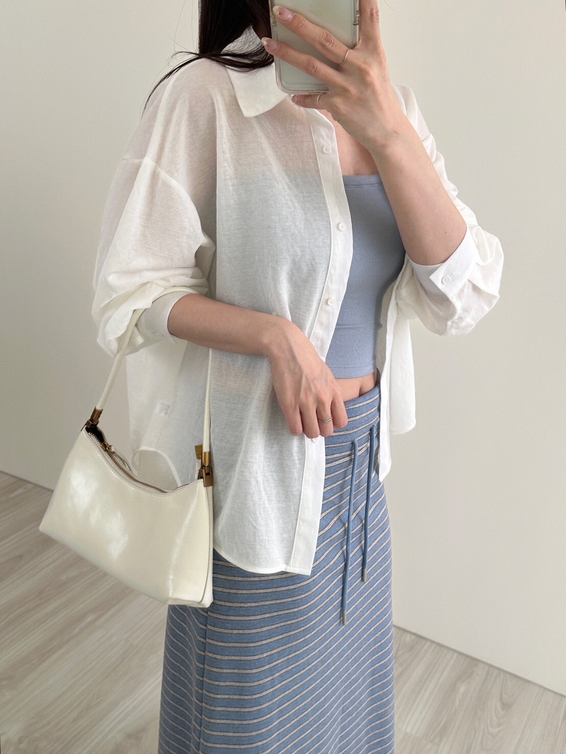 不多不少剛剛好微透膚襯衫