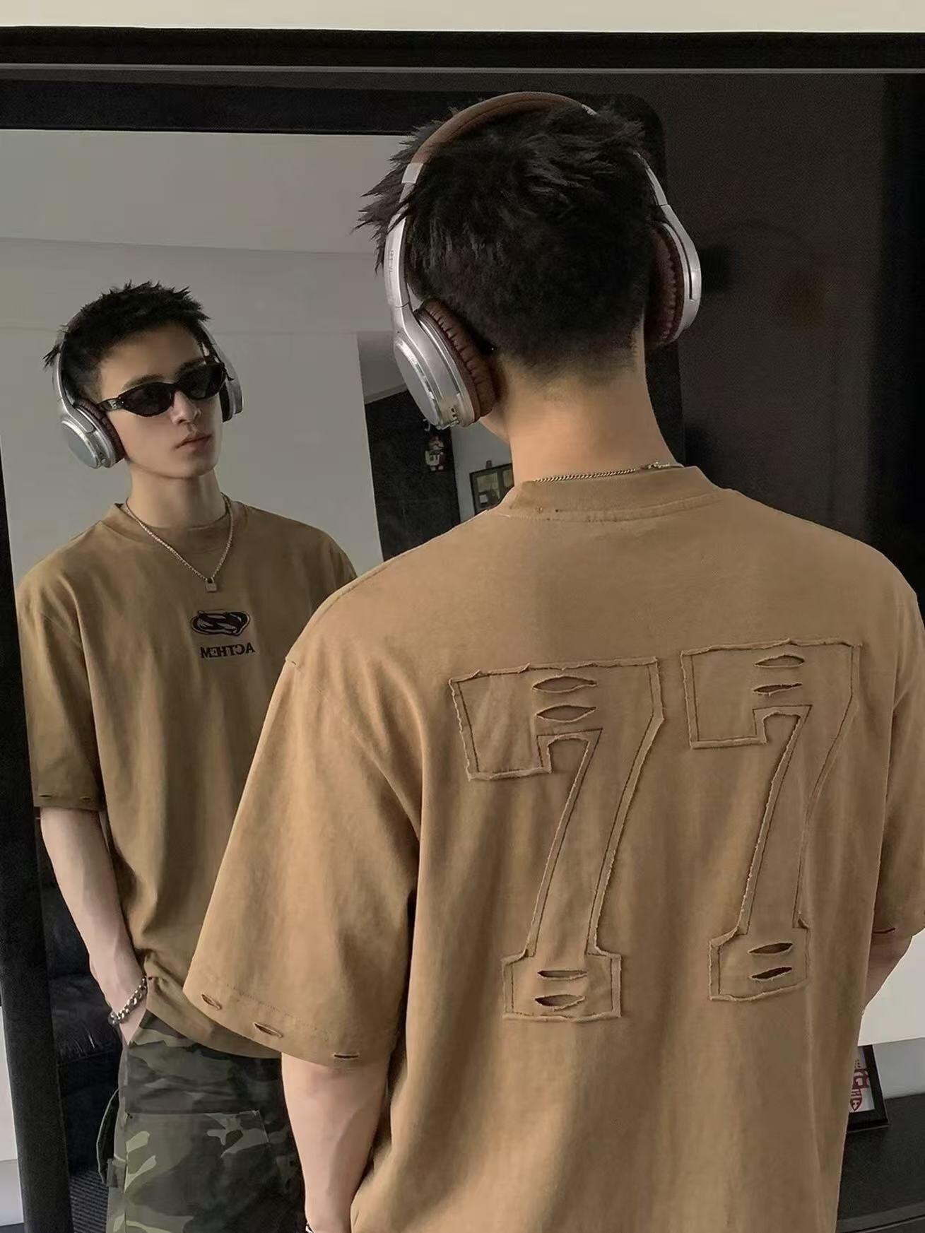 《S.V》抽鬚破洞立體77貼布短T