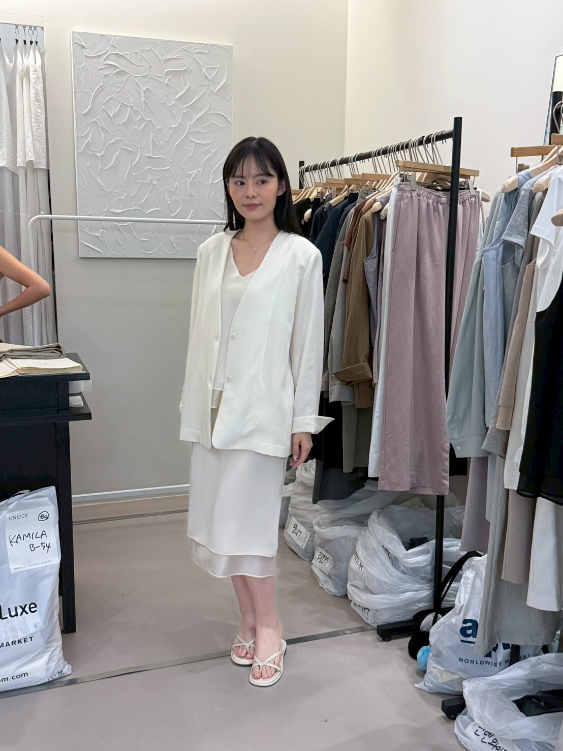 KN6134 白色絲滑高級感西裝褸