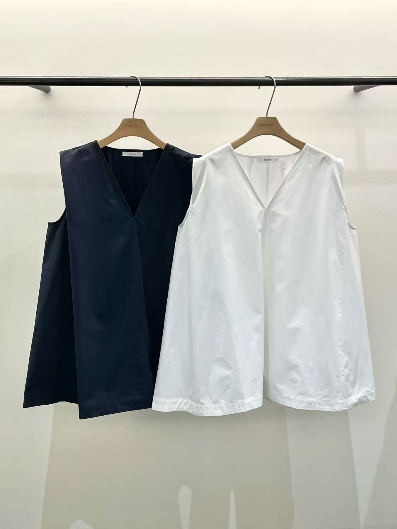 OB6121 V領寬大無袖上衣