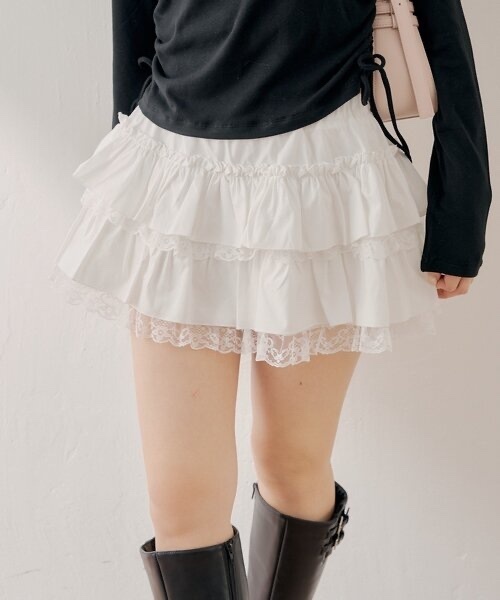 Chico / Low-waist tiered lace mini skirt