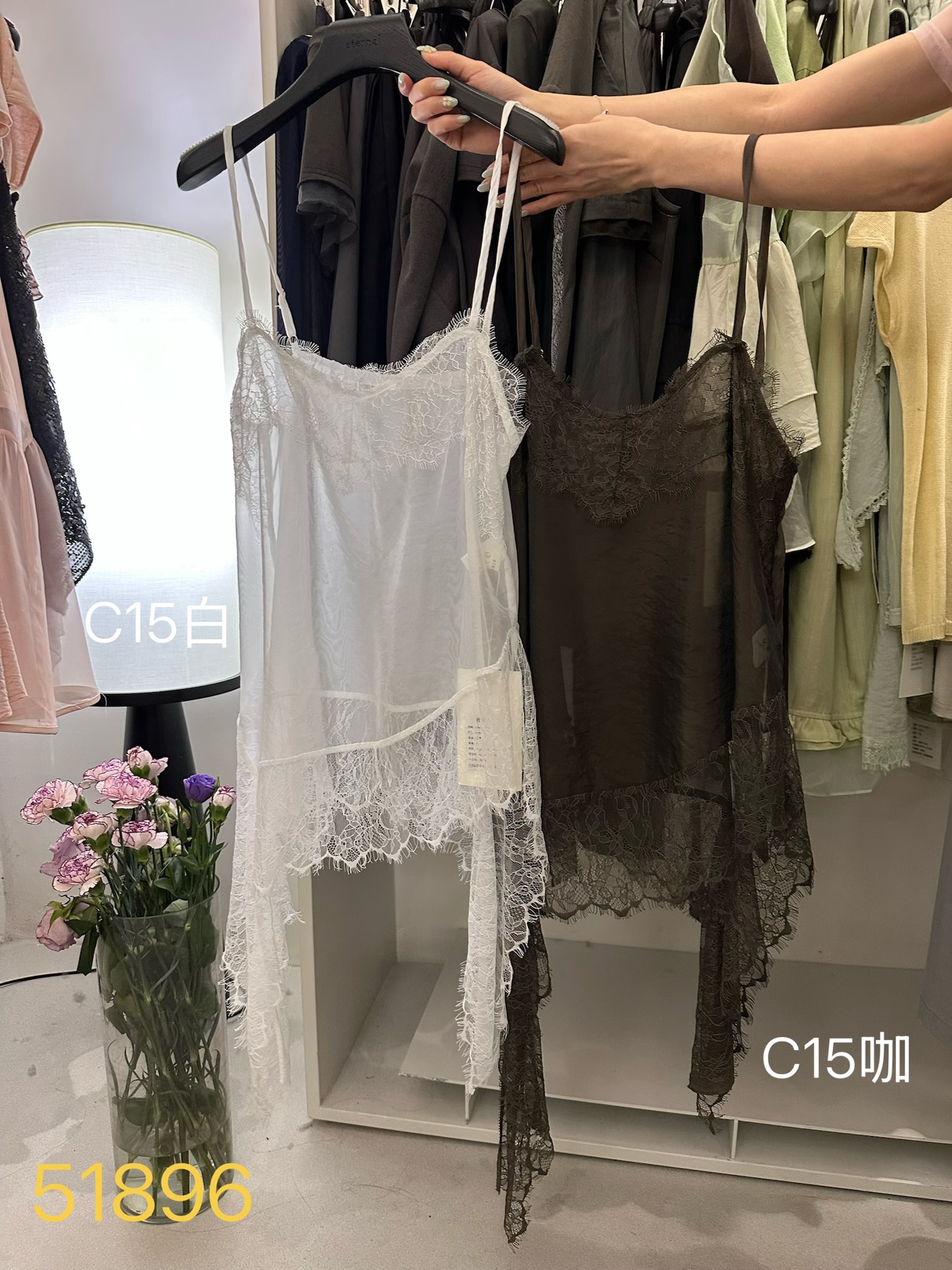 𝗔𝗽𝗿.𝟮𝟴/C15-不規則透膚飄飄蕾絲上衣(兩色)