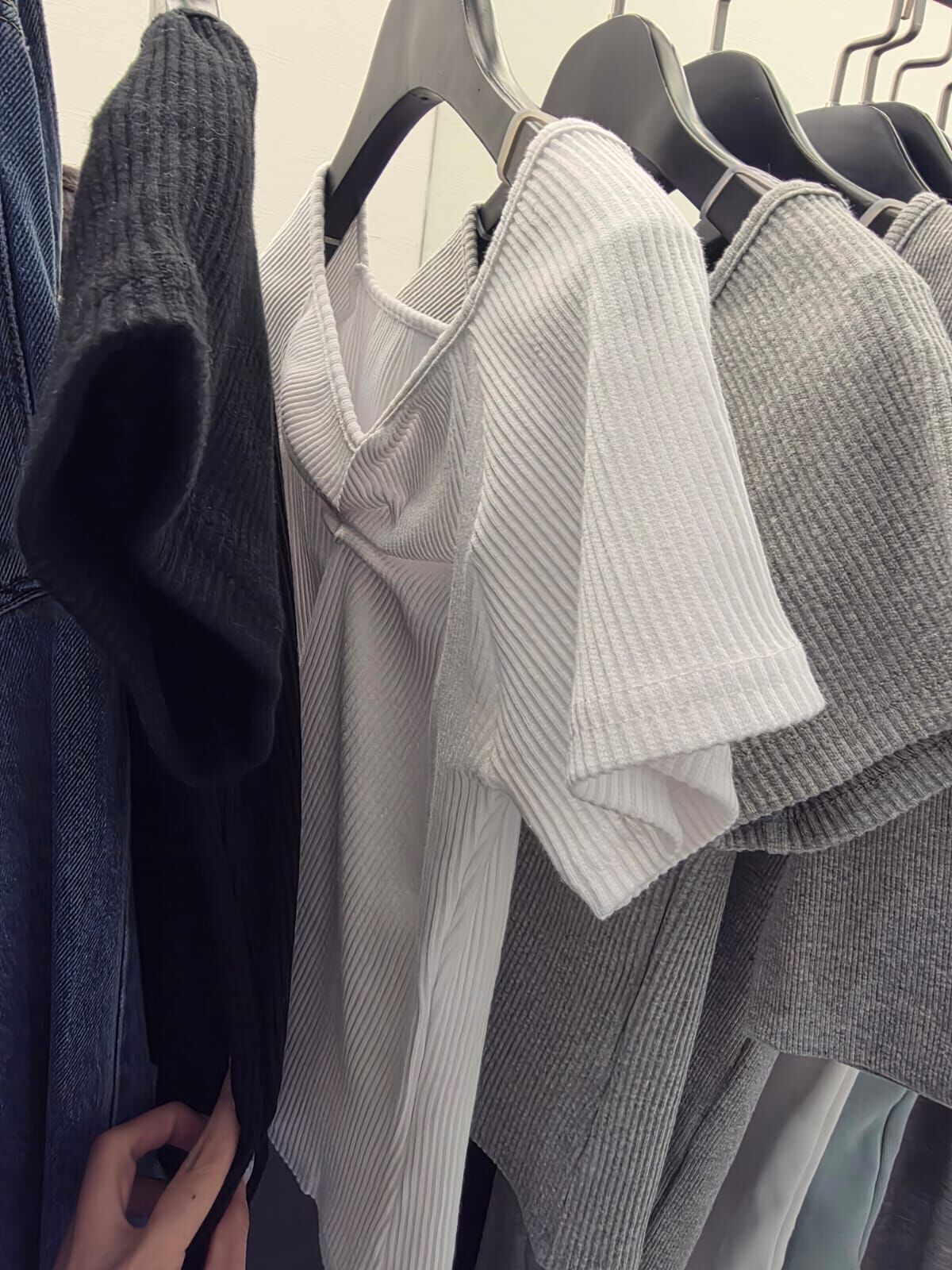 MK6139 心形胸抓摺上衣