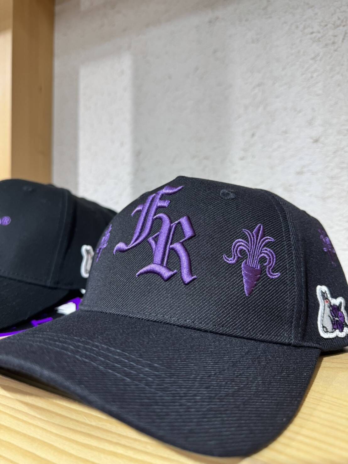 【#FR2撫子】Carrot Dropping Embroidery Cap 紫色刺繡圖騰帽