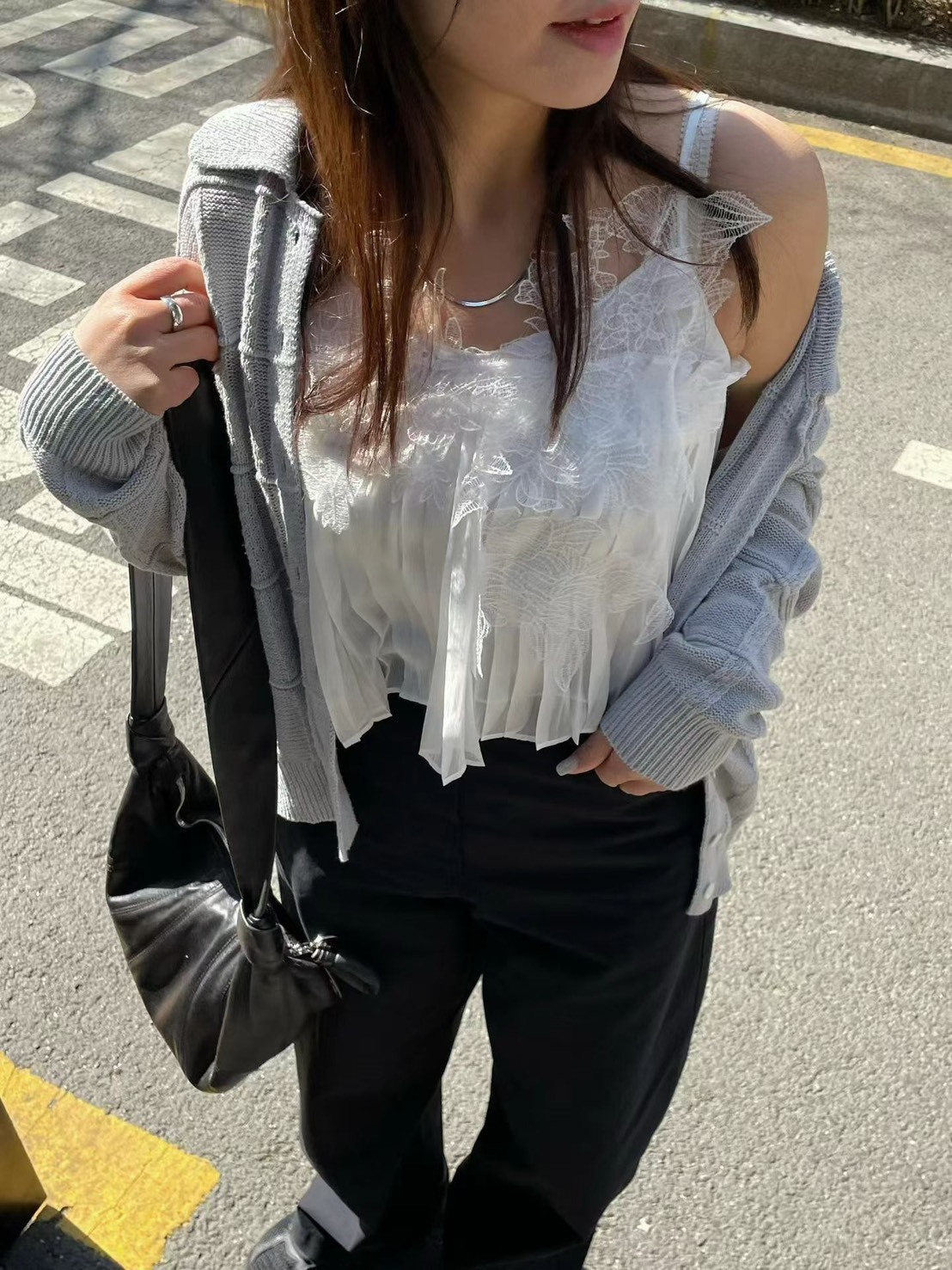 白色蕾絲片花背心
