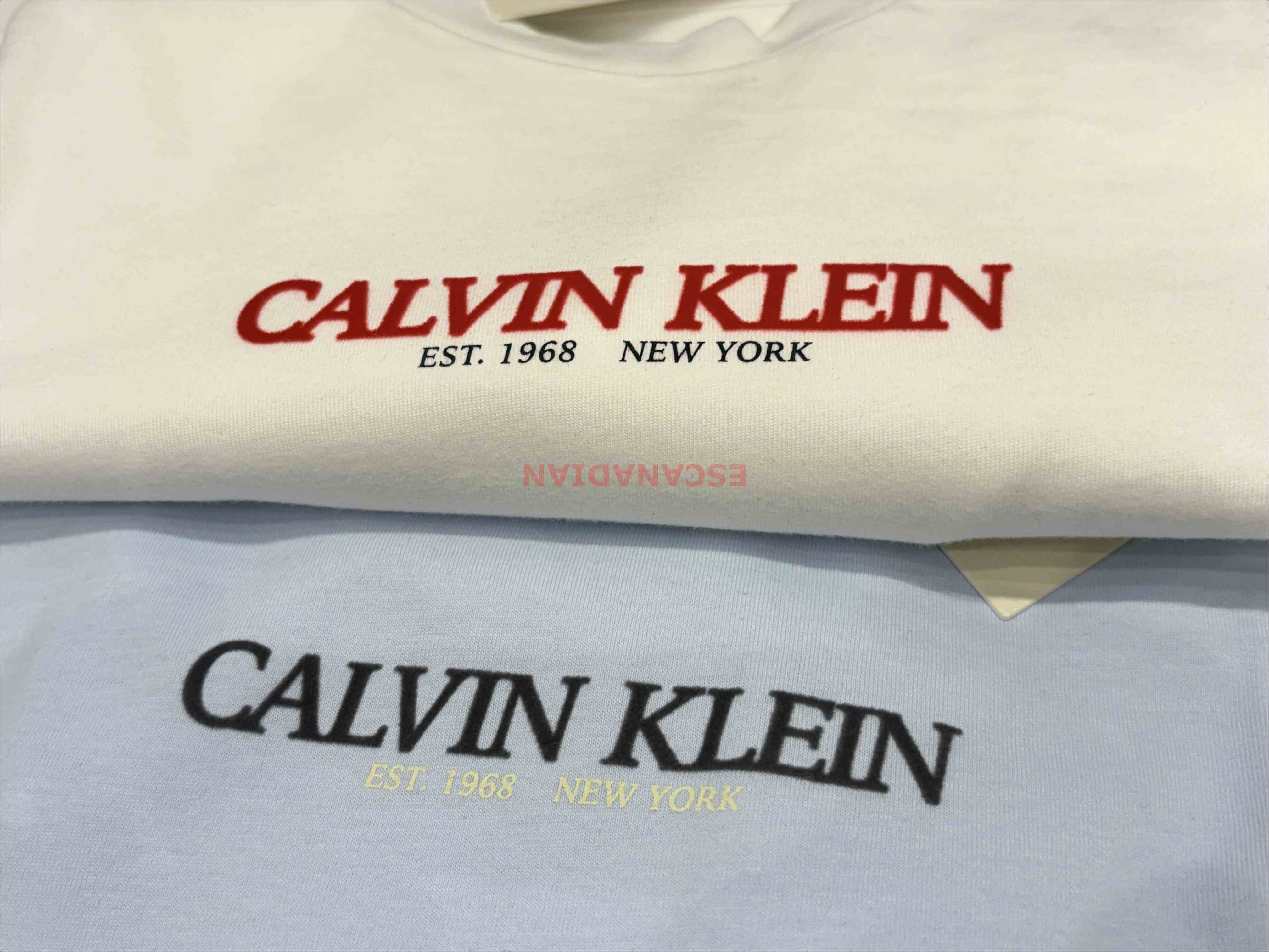 CK 女大人 字樣 落肩寬版 短TEE (2色)