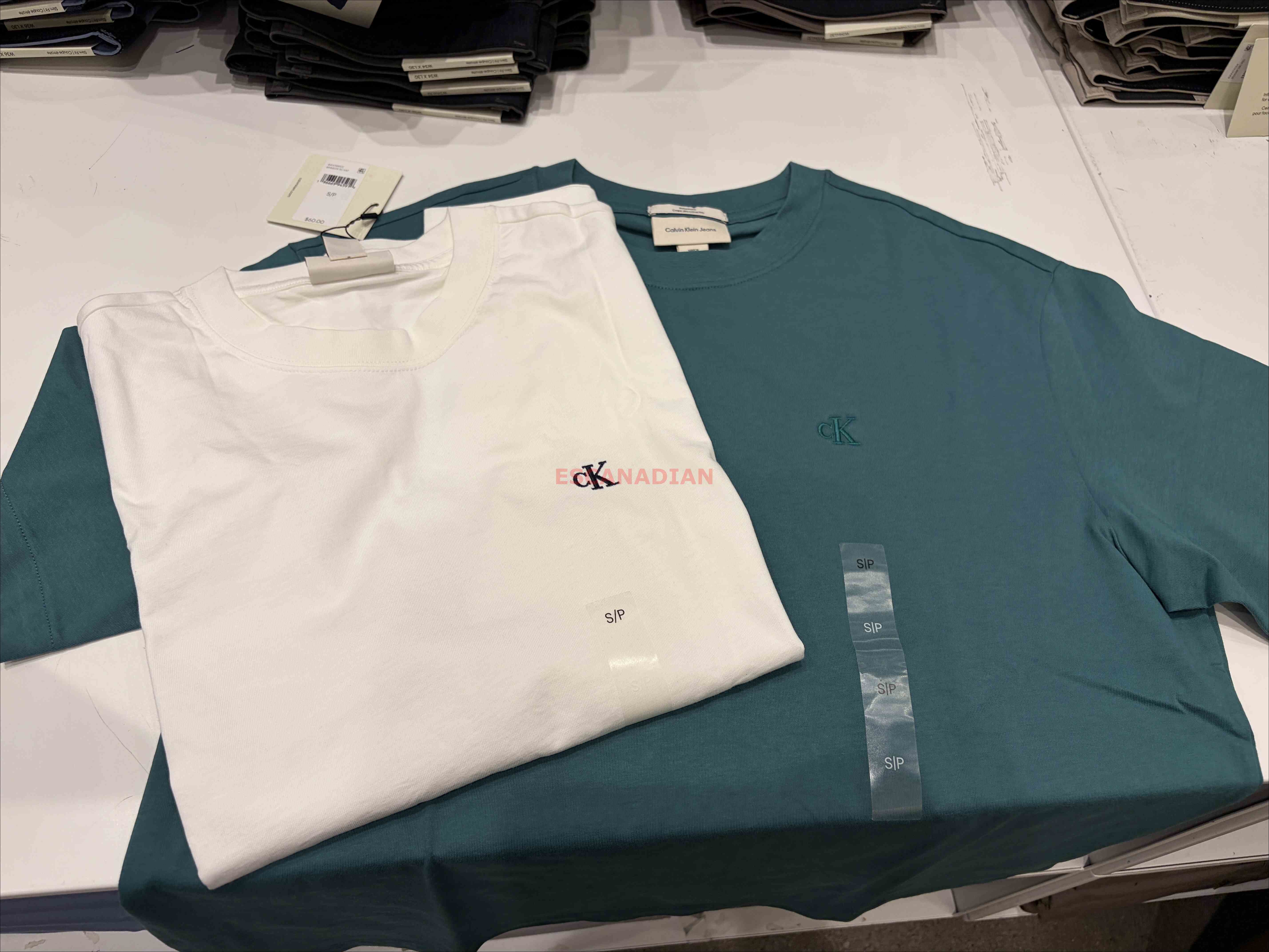 CK 男大人 BTS征國同款 經典款 小厚磅 電繡小標 寬版 短TEE (2色)