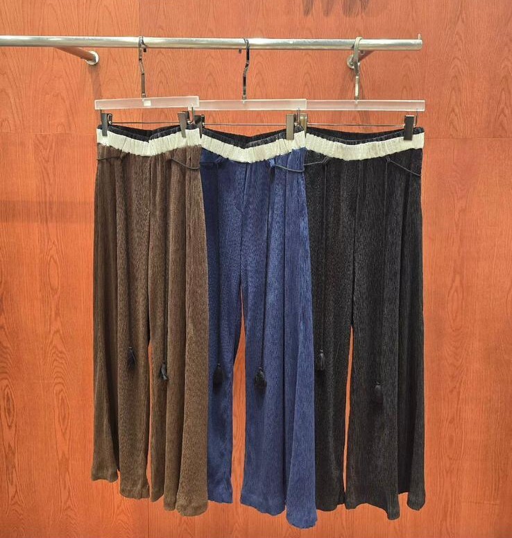 IL24  橡根褲 腰25 -56  HIP 46-66   長39   $449 (一口價)