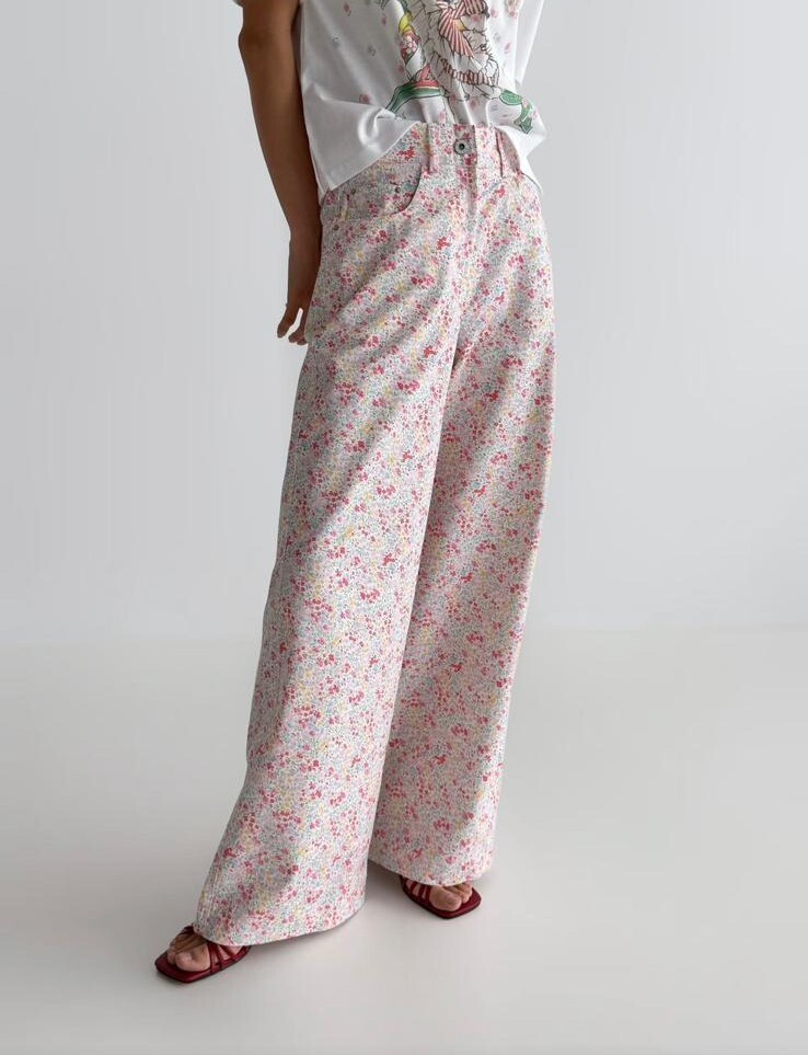 IL25   碎花褲  S:腰 26-30   HIP35 -38  長38.5   /M:腰 27.5 HIP36.5 -39.5    長38.5   /L:腰29  HIP 38 - 41 長 38.5   $459 (一口價)