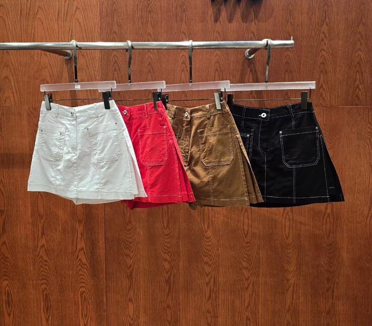 IL28   褲 S:腰24 -30    HIP36 -41  長14   /M:腰25.5 -31.5   HIP37.5 -42.5      長14    /L:腰27 -33    HIP39-44    長14    $429 (一口價)