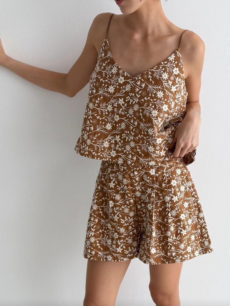 IL33   s 腰 26 -32  HIP48   長13 .5 /     M腰27.5 -33.5    hip49    長13.5   /    L 腰 29-35    hip50  長13.5    $499 (一口價)