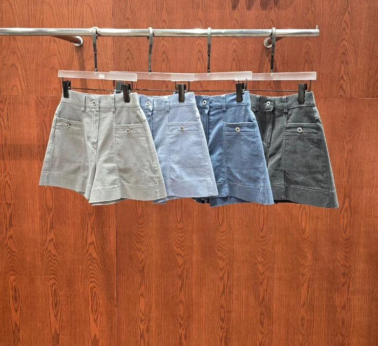 IL47   S:腰25-29    HIP37.5-42   長 13.5     /M:腰26.5 -30.5       HIP39 -43.5     長13.5   /   L:腰28 -32     HIP 40 .5  45  長 13.5  $ 429   (一口價)