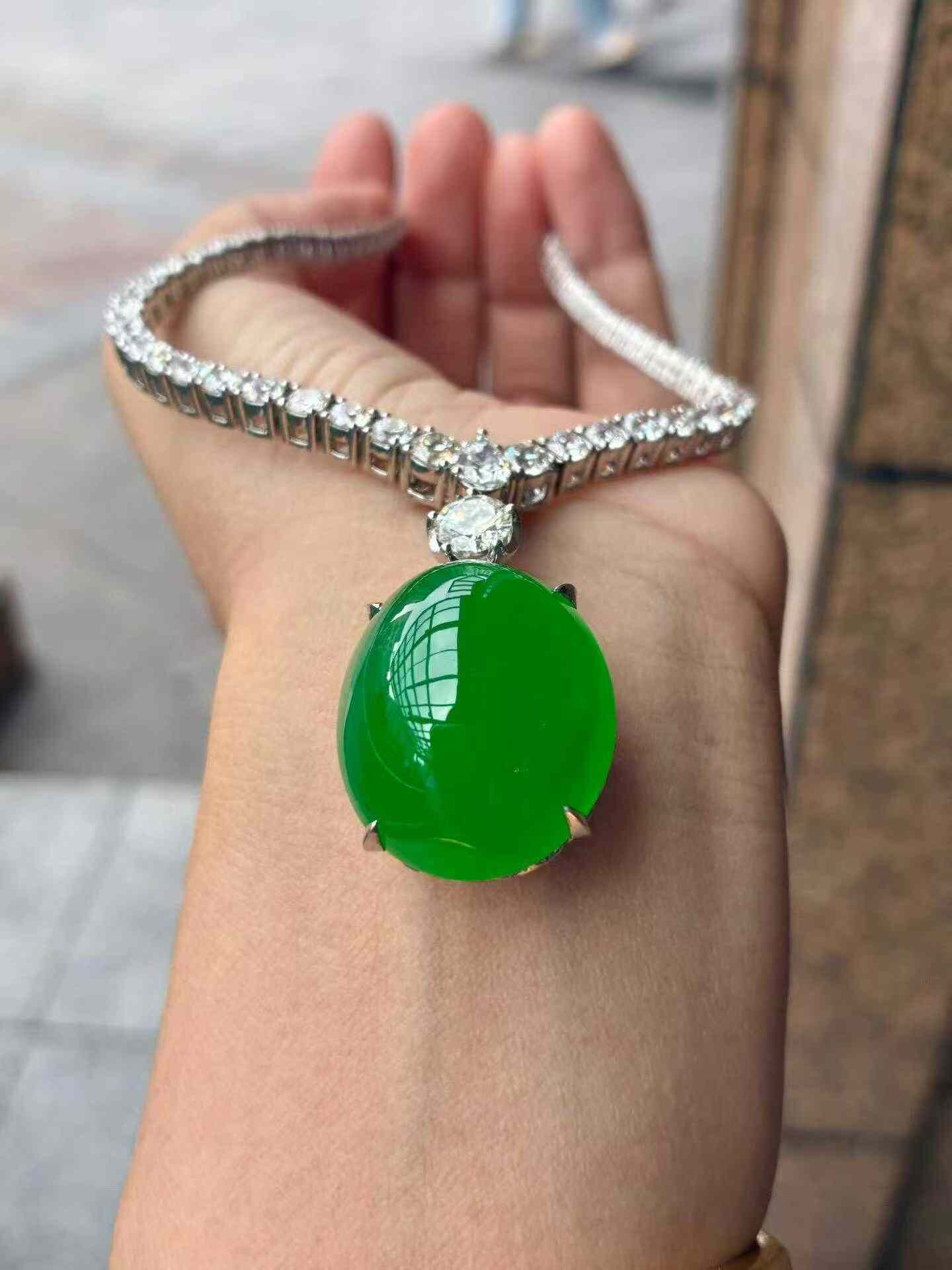 414536 翡翠高冰辣綠鴿子蛋套鏈