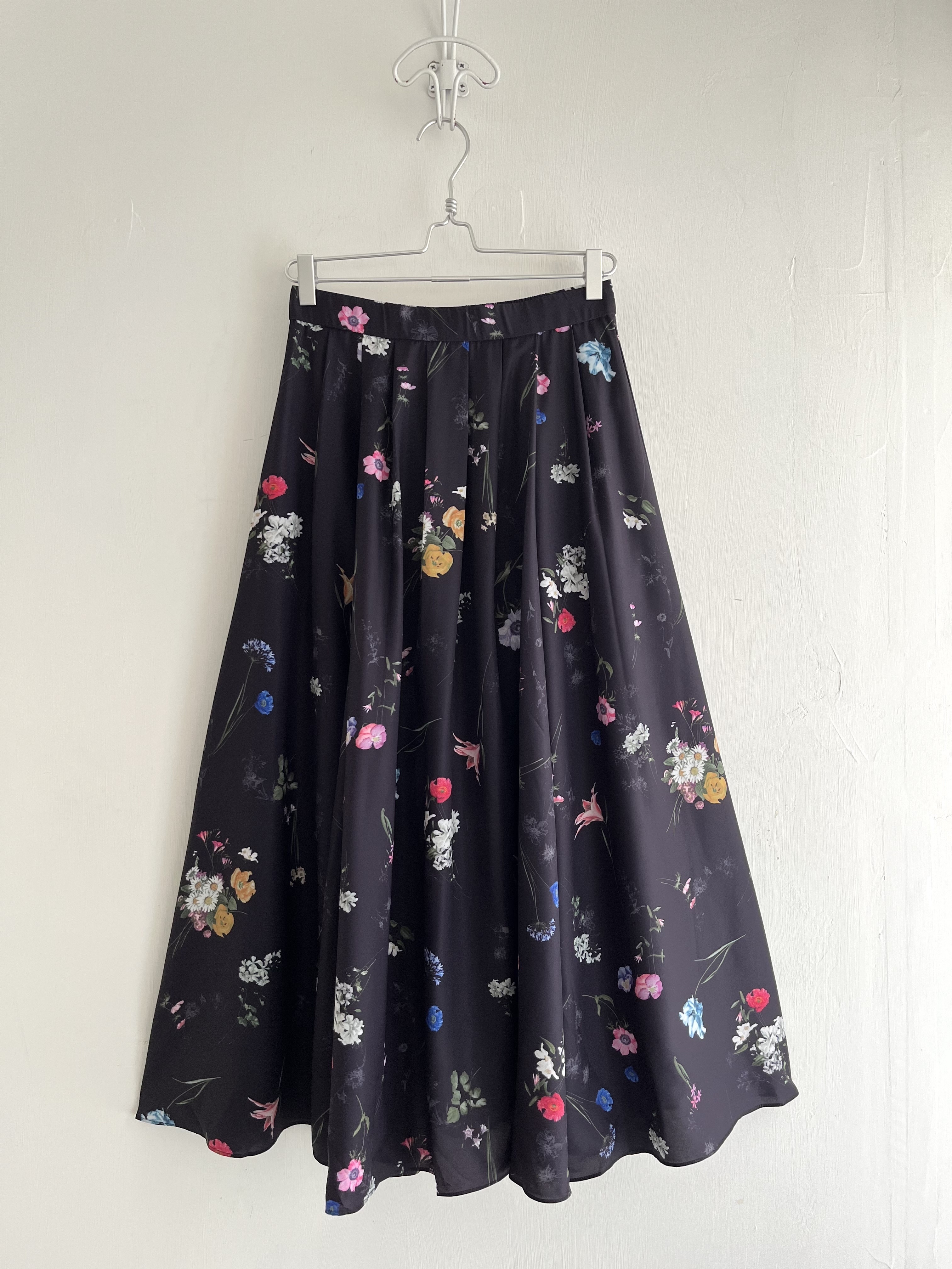 日本製Collect by Hunch黑色花花半橡筋裙