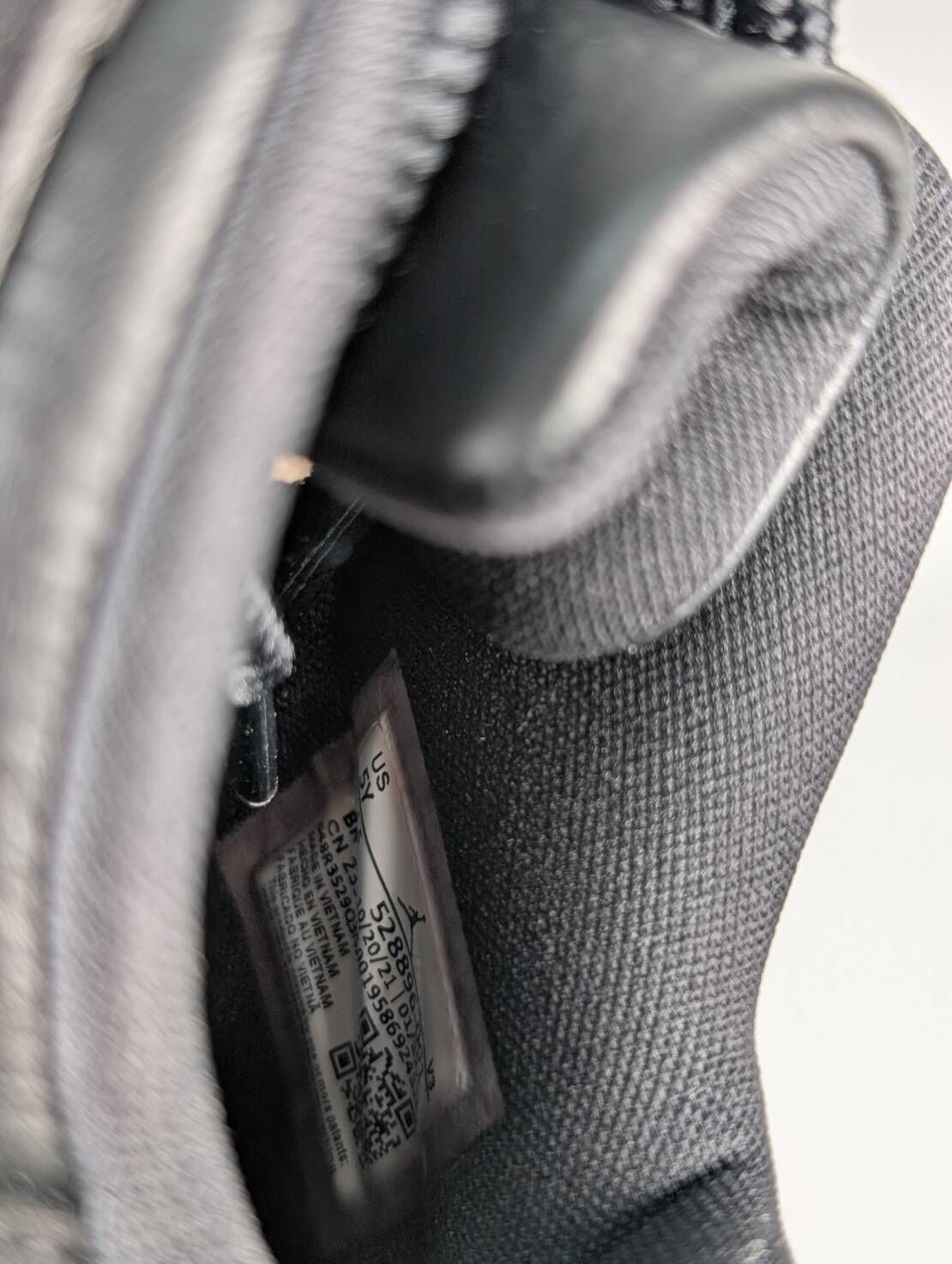 微瑕疵-左右腳鞋底泛黃&內標發黴 528896-001/5Y Air Jordan 11 Low GS " 72-10 " 經典 籃球鞋 女款