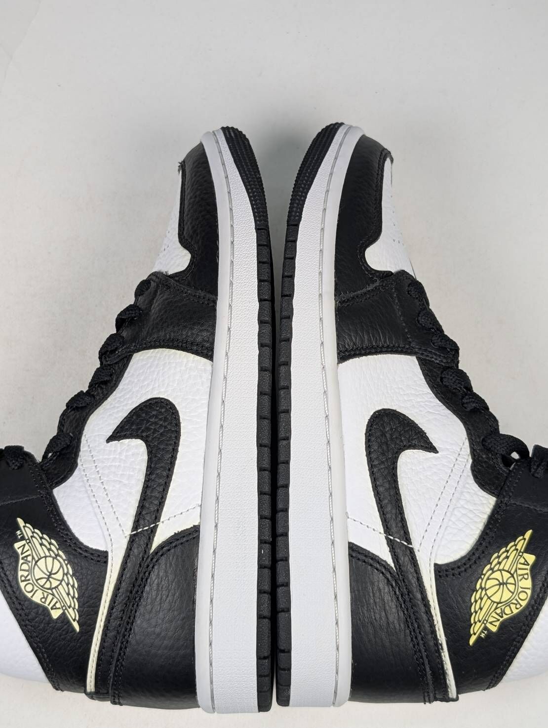 微瑕疵-左右腳內外側、鞋標泛黃 DR0501-101/7.5 Air Jordan 1 Mid SE "Homage" Split W 陰陽熊貓 黑白 女鞋 男女段