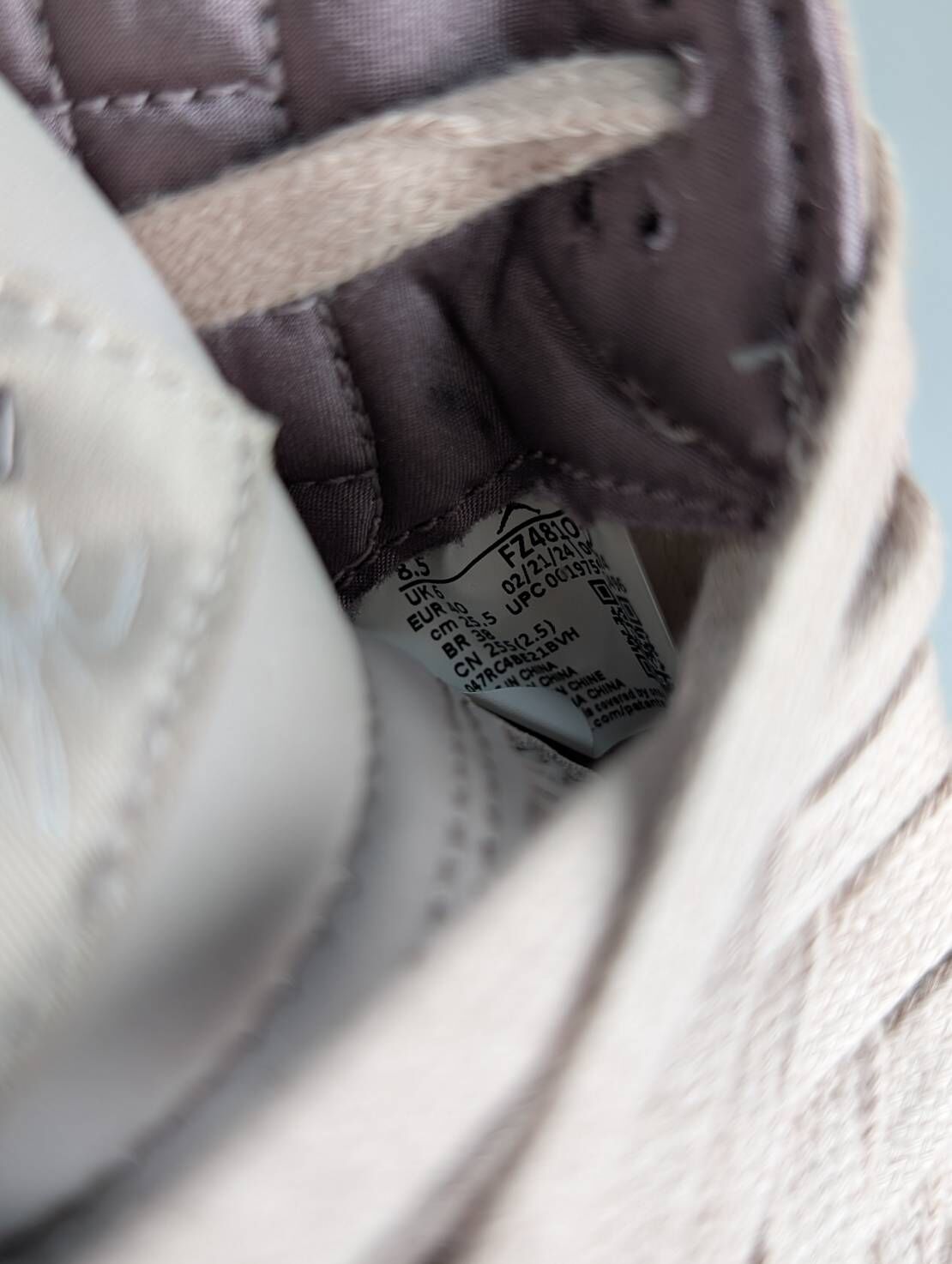 微瑕疵-左腳外側髒汙&大小腳(左:8.5；右:8) FZ4810-200/8.5 A Ma Maniere x Air Jordan 4 "Fossil Stone" W 聯名款 酒紅化石