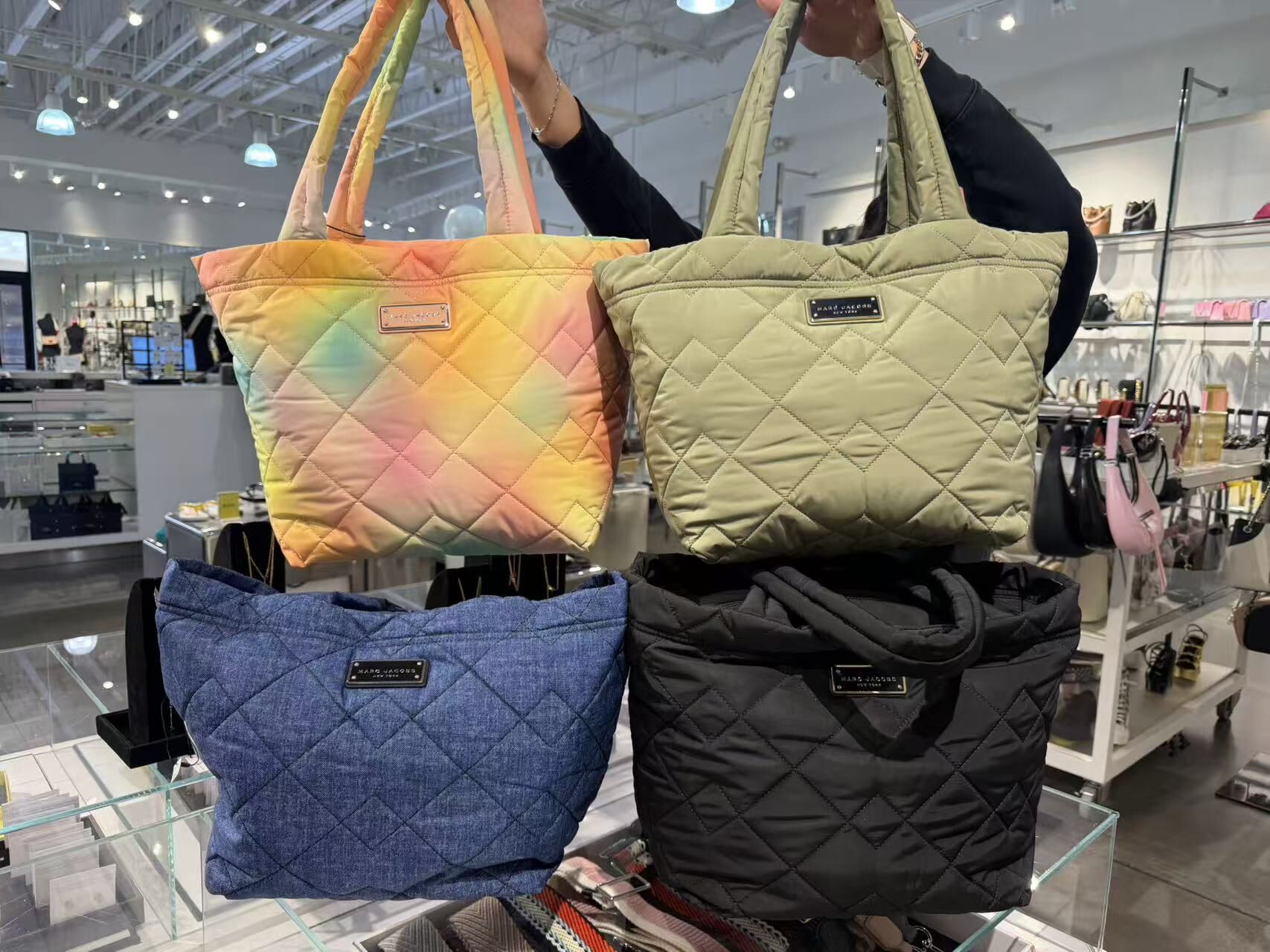 【預購】 H042750  Marc Jacobs 菱格紋托特包