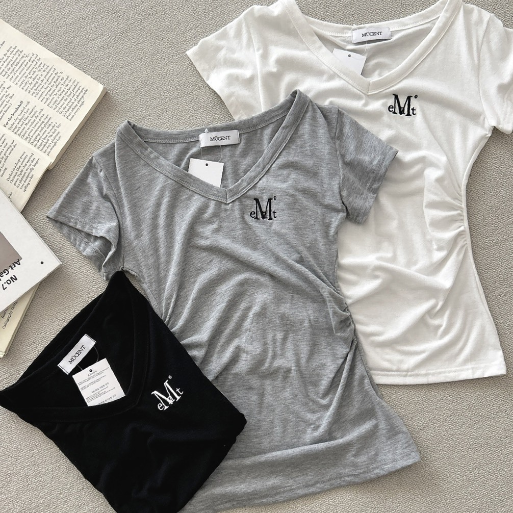 （現貨）韓牌  MUCENT YATI SIDE 左胸logo 皺摺V領 短袖 P00000WV