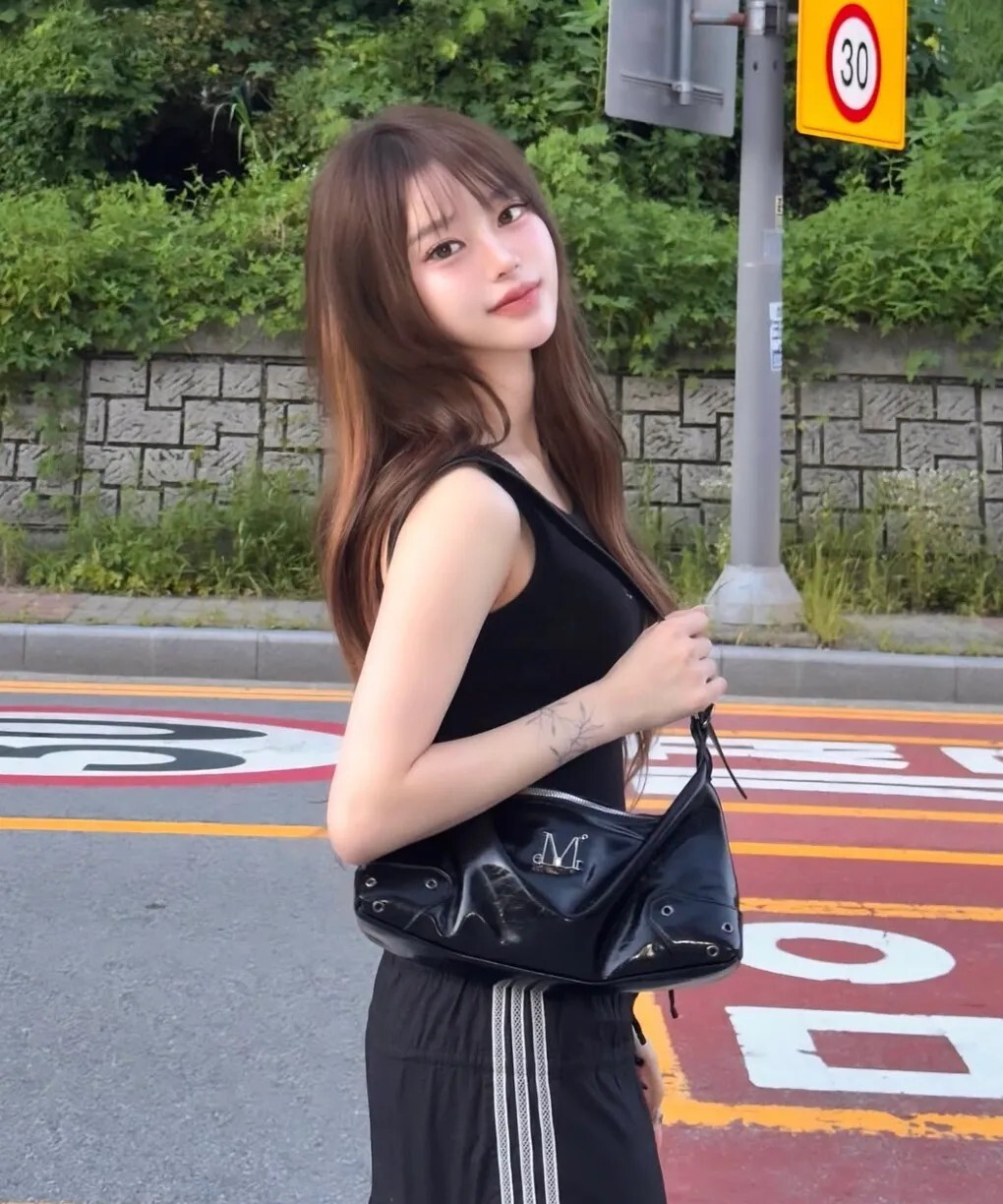 <近期愛包>MUCENT Barb 金屬logo兩用包 附長+短背帶