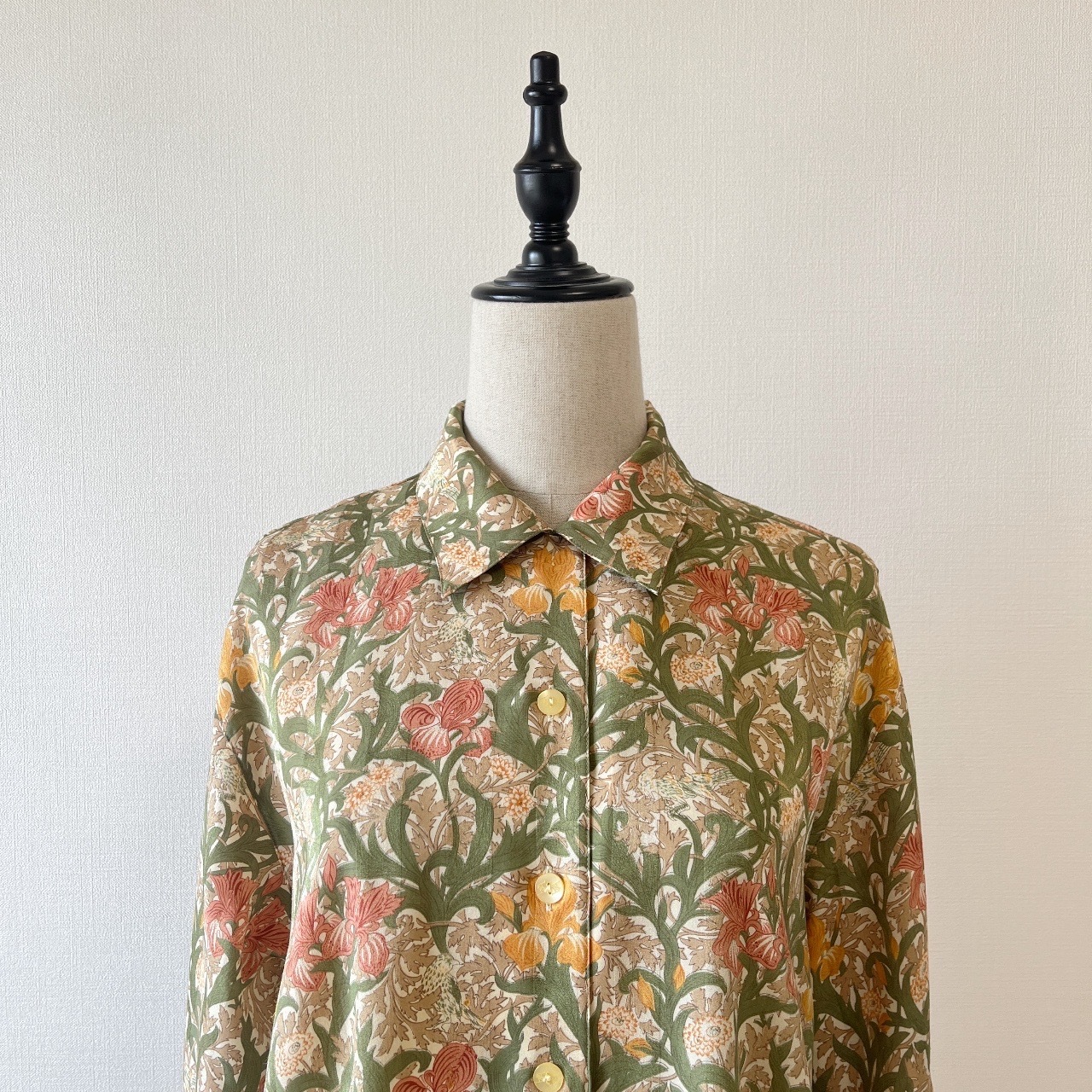 V&A日本製墨綠色印花圖案上衣