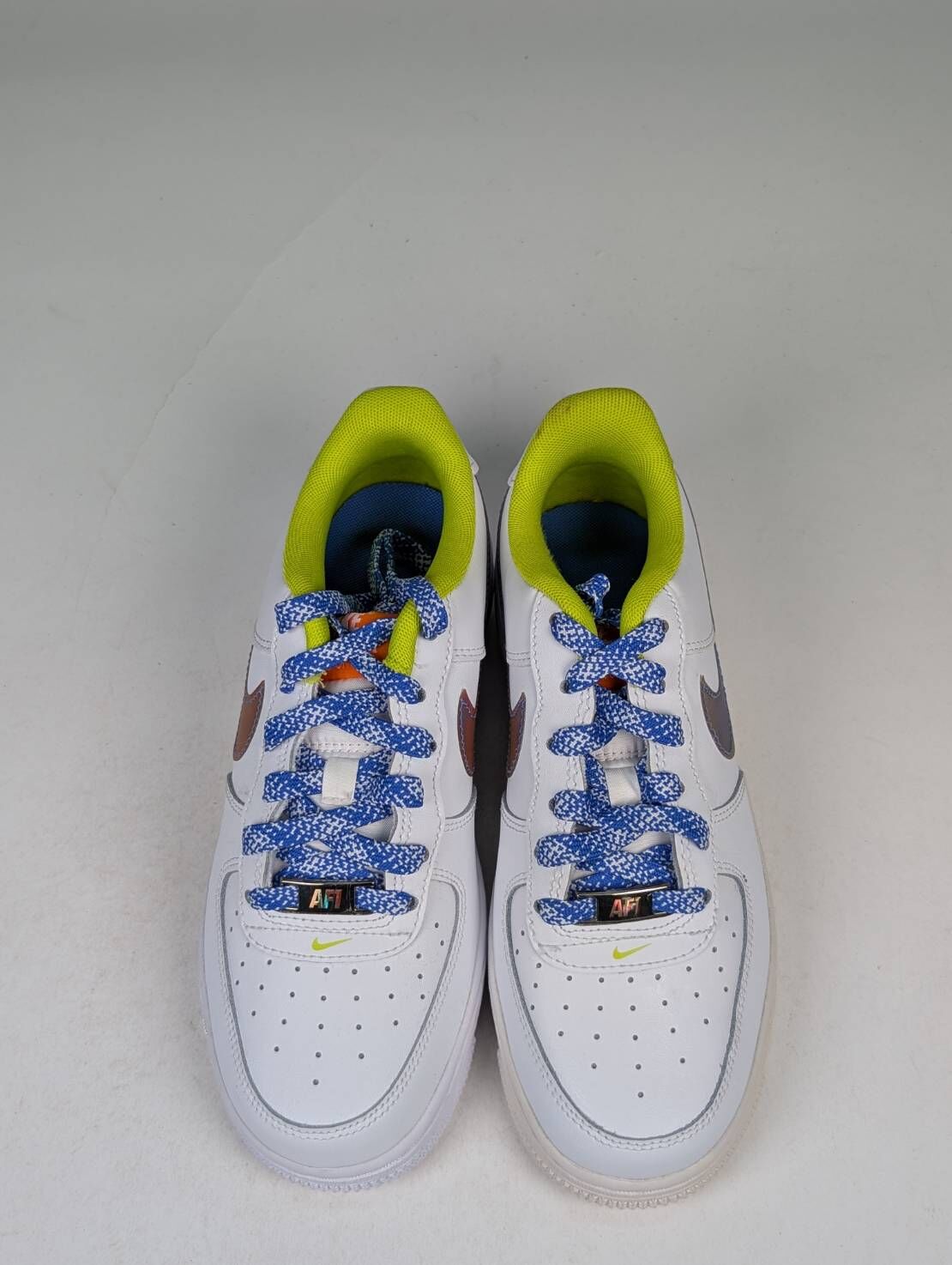 微瑕疵-左右腳鞋底泛黃 DQ7767-100 5Y Nike Air Force 1 LV8 (GS) 變色勾勾 特殊鞋帶 女款