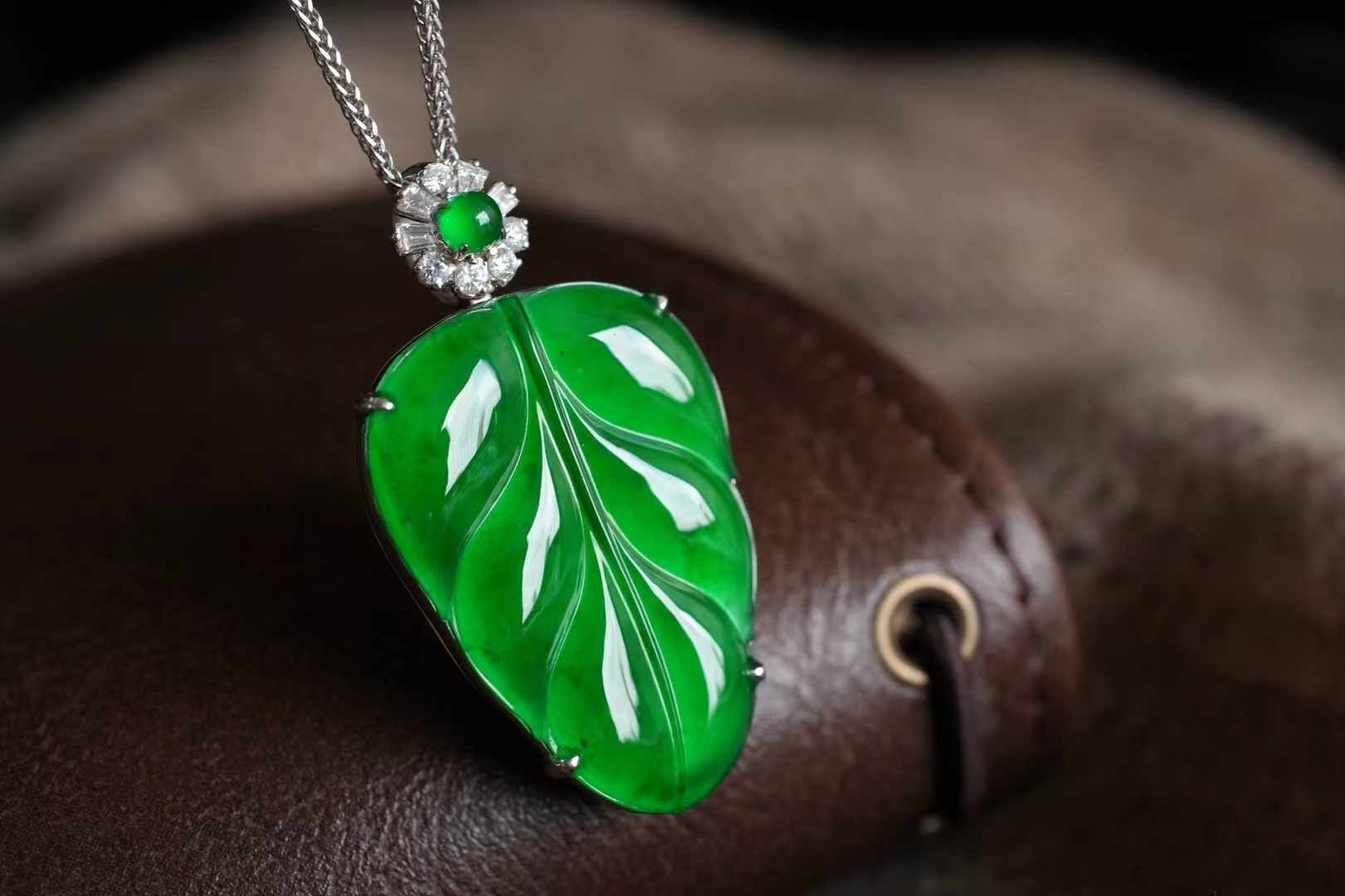 414814 翡翠冰辣陽綠葉子吊墜