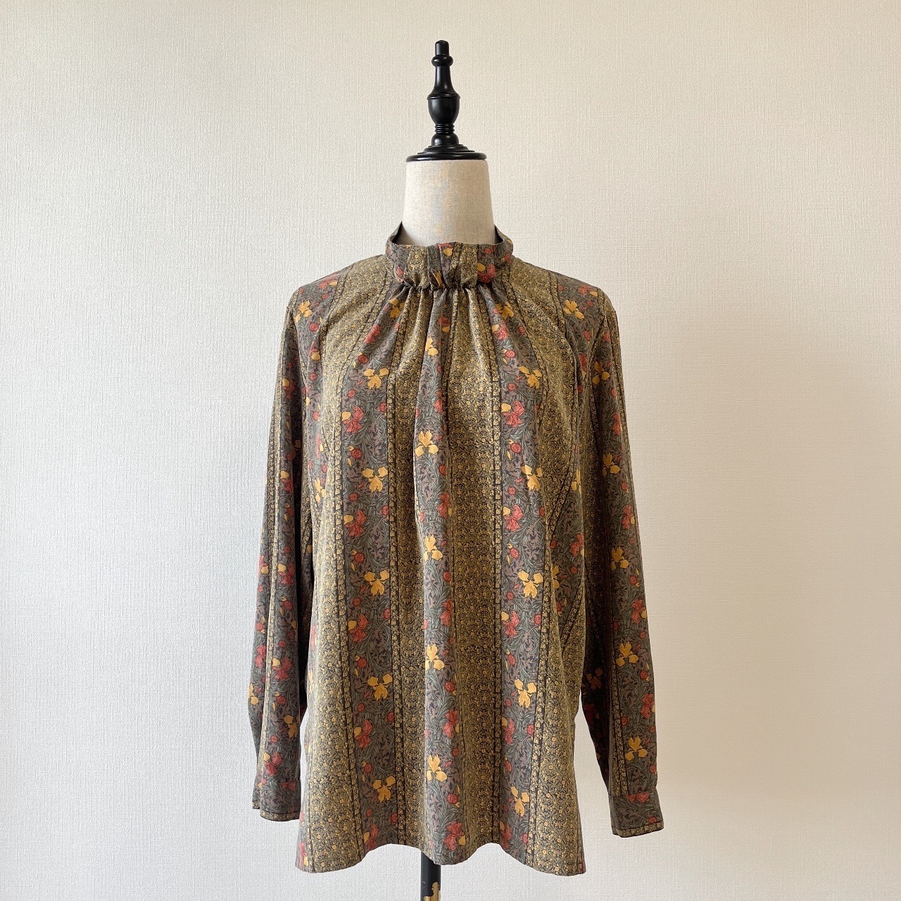 V&A日本製墨綠色圓領印花圖案上衣