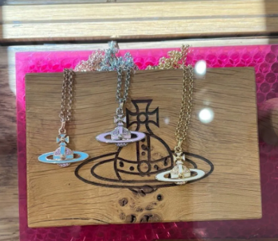 LYS01653 Vivienne Westwood 經典土星標誌頸鏈粉色