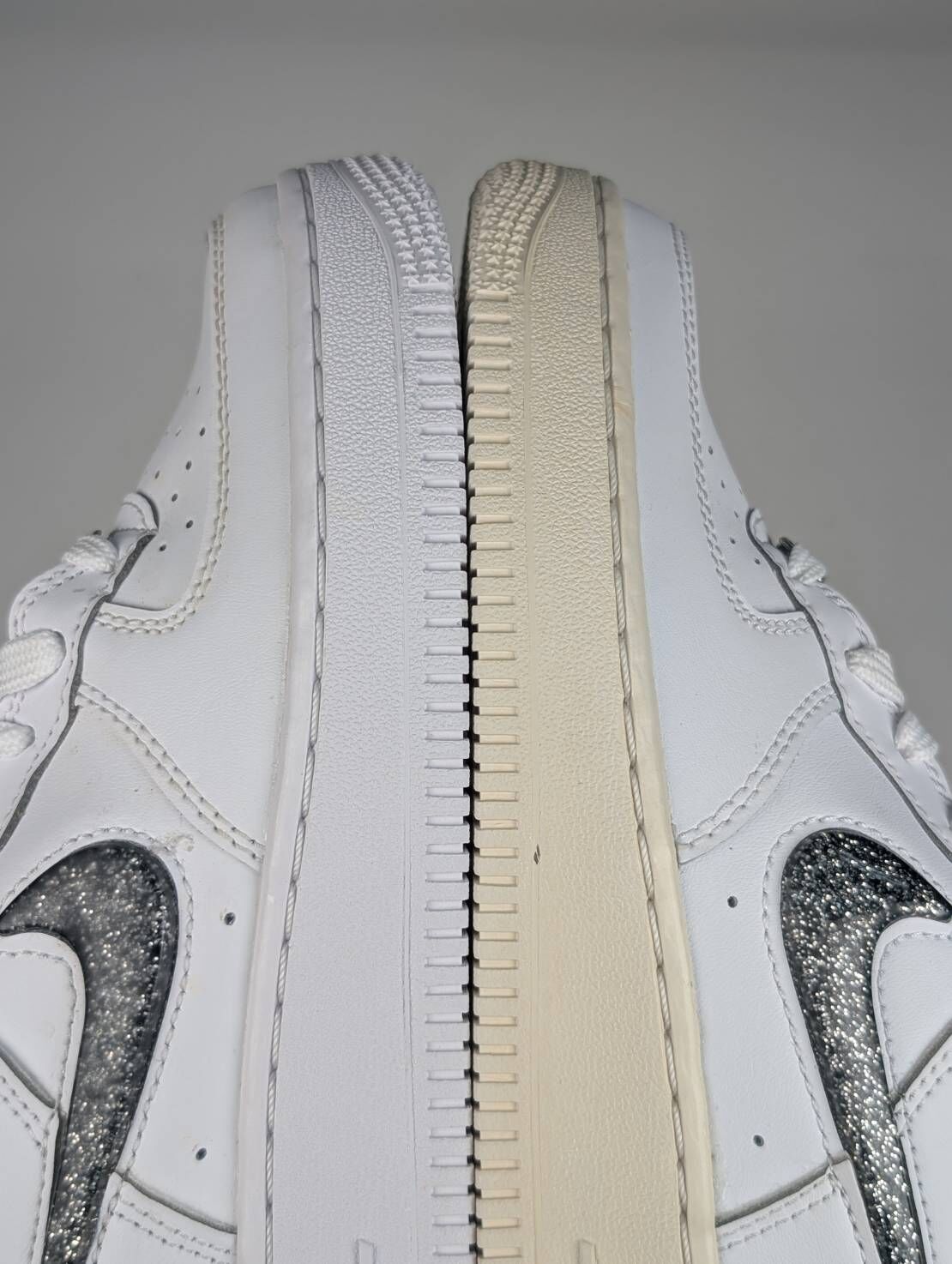 微瑕疵-左腳中底鞋面泛黃右腳勾勾霧化 DC9651-100 4.5Y Nike Air Force 1 LV8 GS '' Silver '' 銀勾 全白 女款