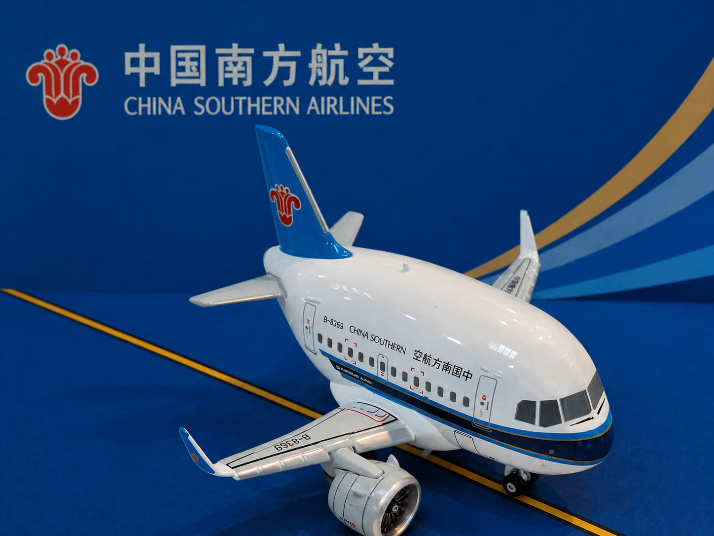 鐵流Q版 中國南方航空 A320neo合金模型飛機 不含底座
