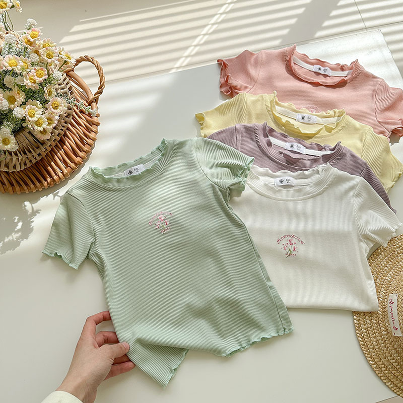 版型合身《3835》木耳邊親膚刺繡小花上衣(90-150)
