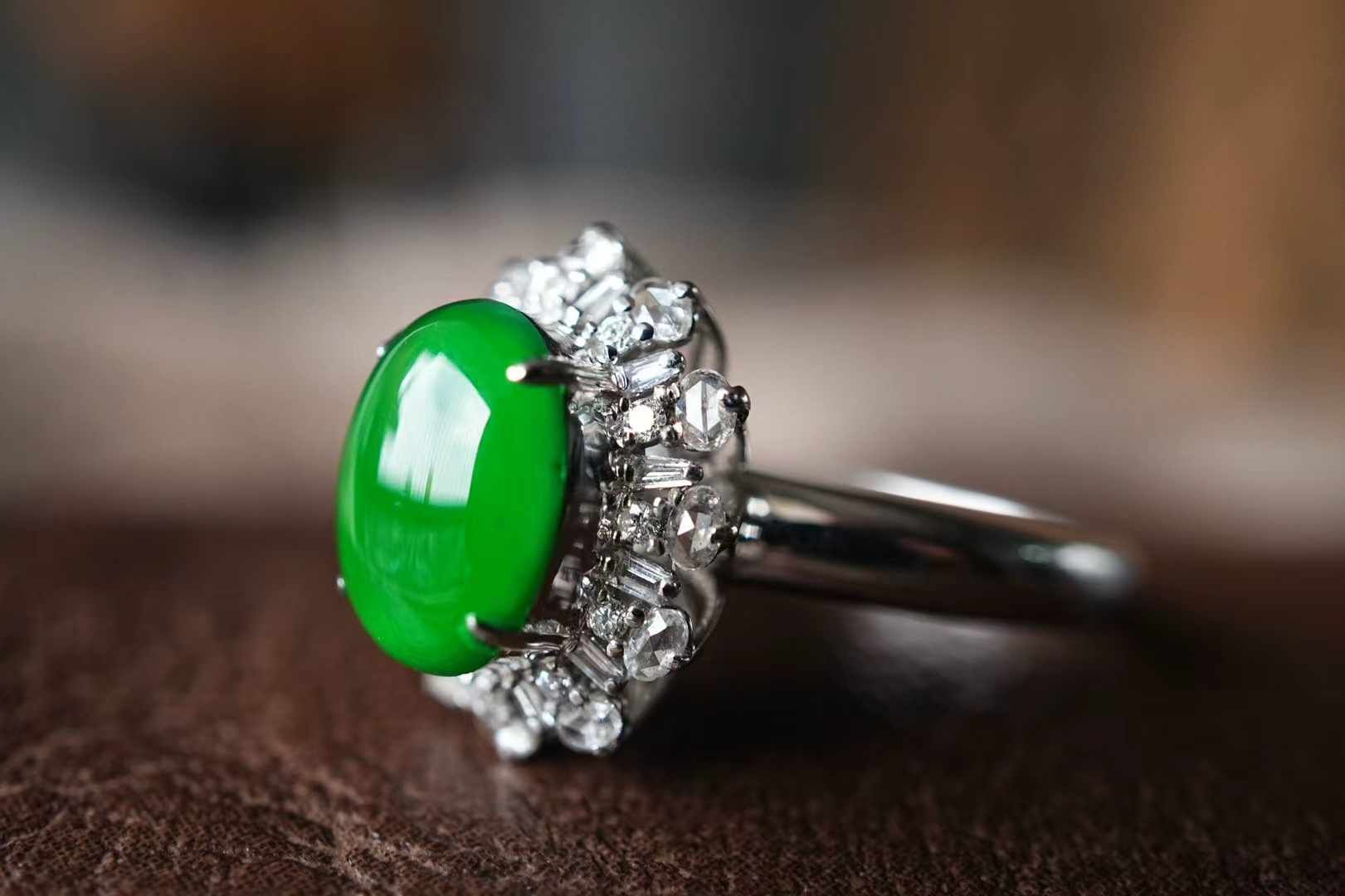 414819 翡翠冰辣陽綠蛋面戒指