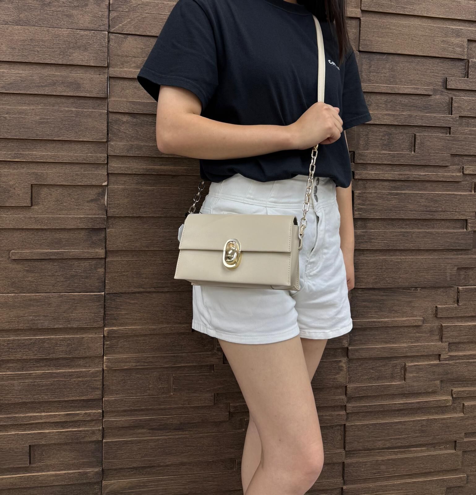 LYS01656 FURLA 前翻單扣滑皮crossbody bag 杏色