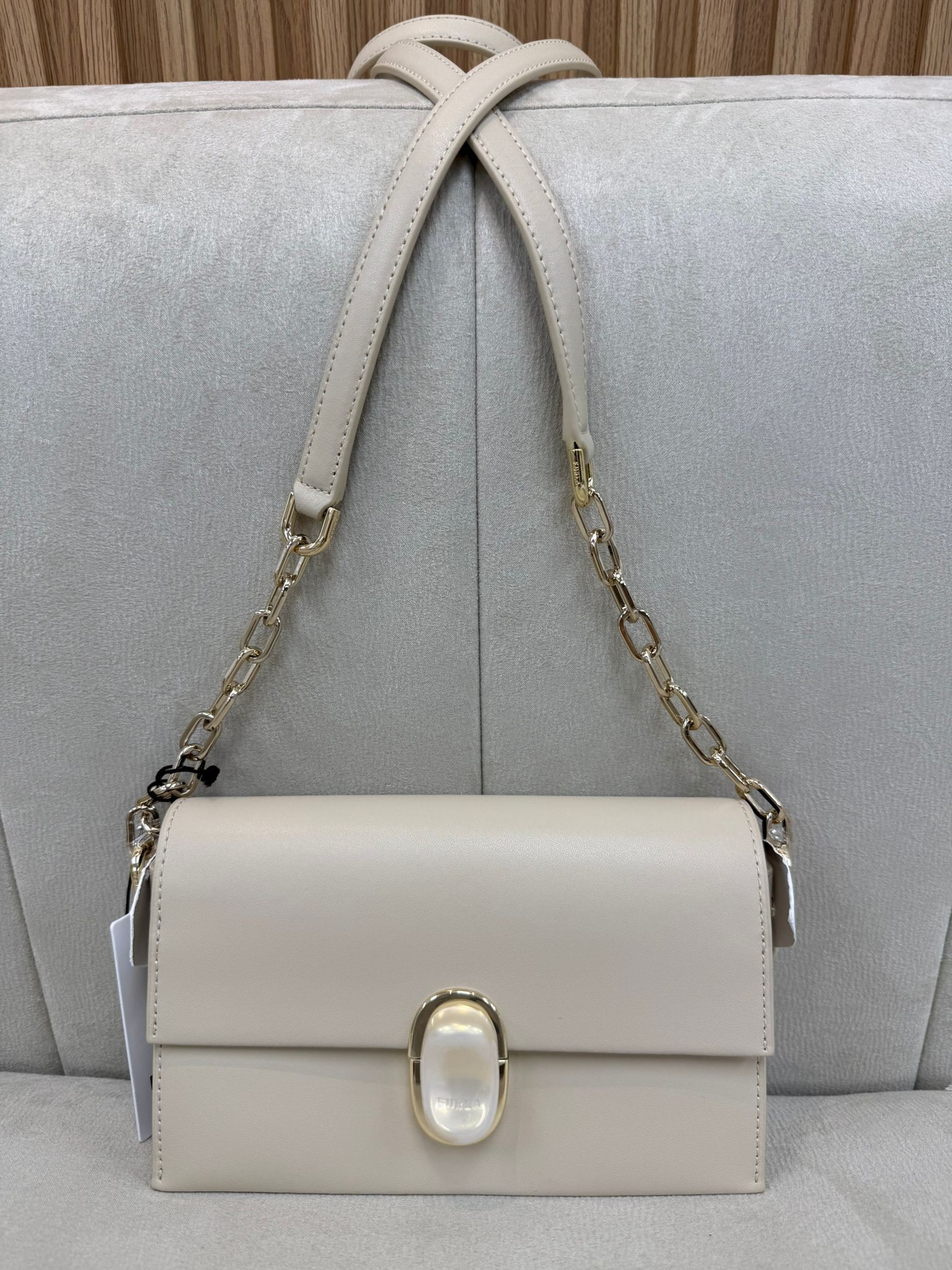 LYS01656 FURLA 前翻單扣滑皮crossbody bag 杏色