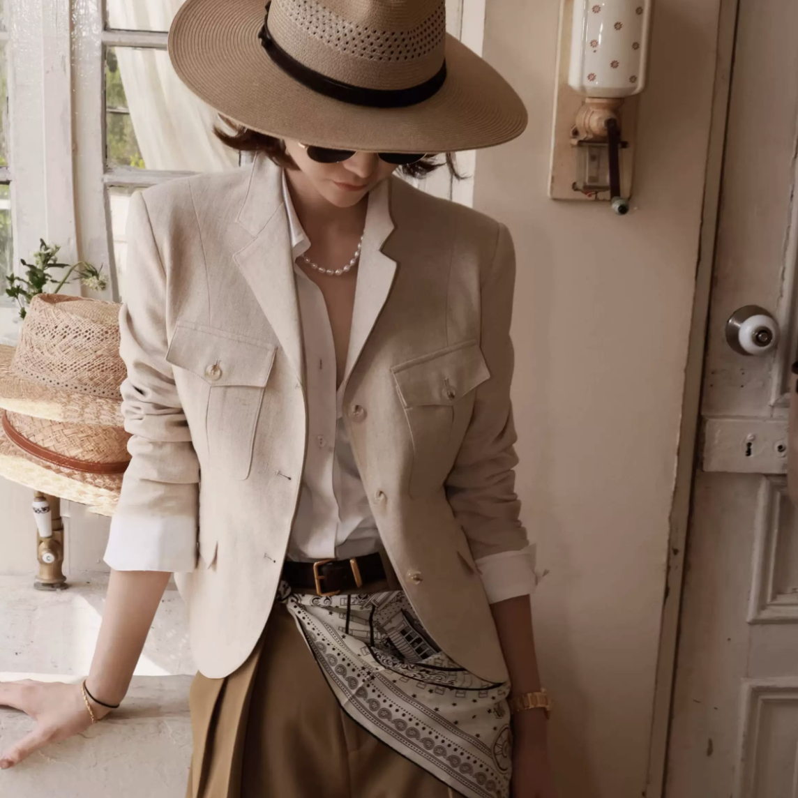 俐落修身感V字翻領棉麻西裝外套-S-L / 2色 (Elegant & Love)