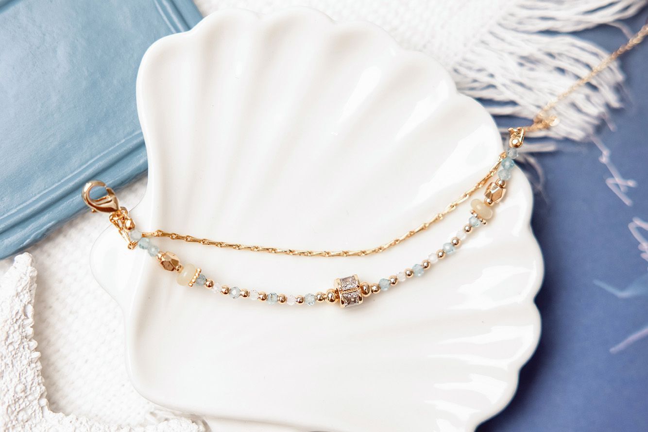 海藍寶手鍊日常生活情境 清新自然風格搭配