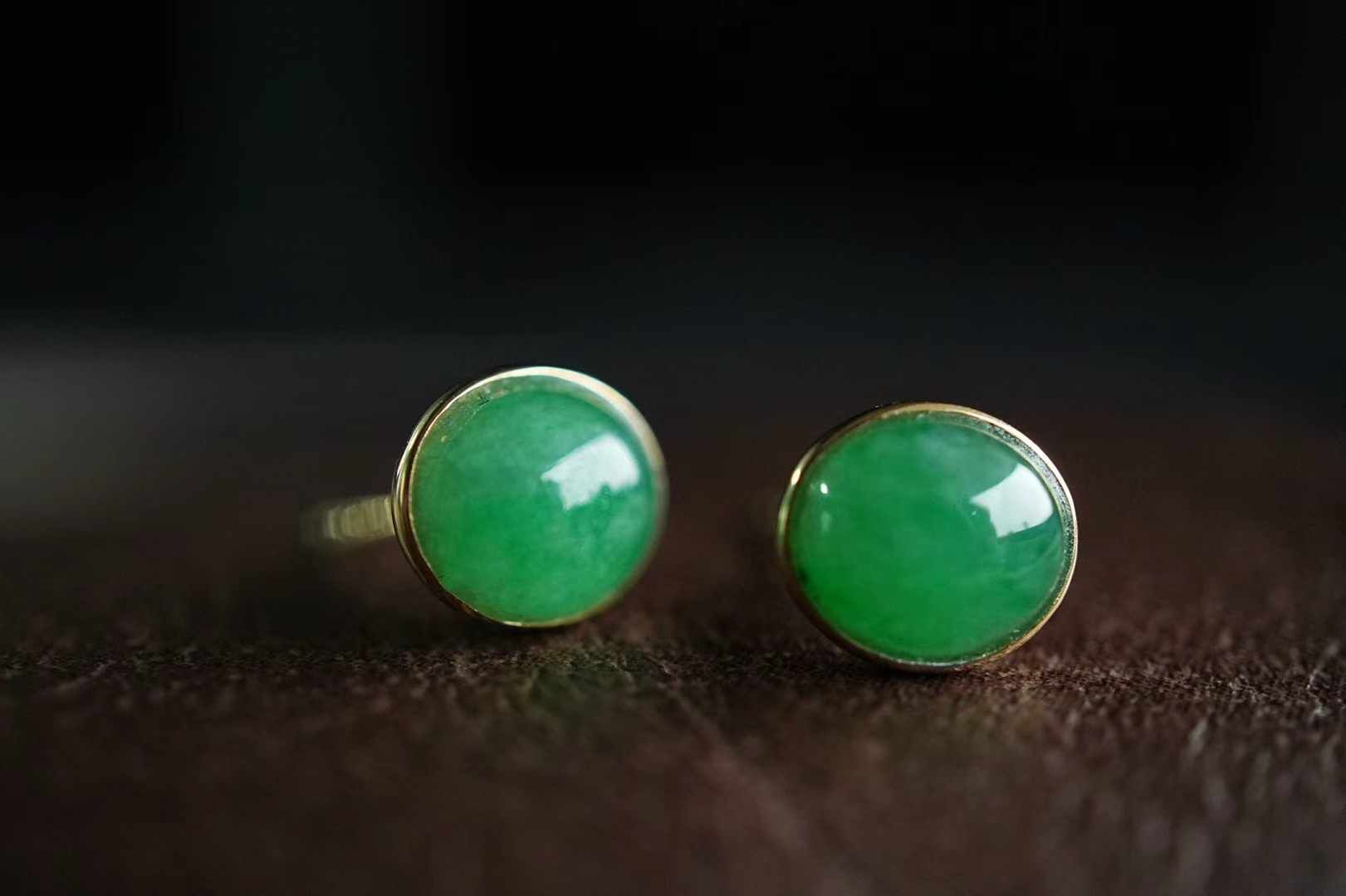 414823 翡翠冰甜陽綠蛋面耳釘