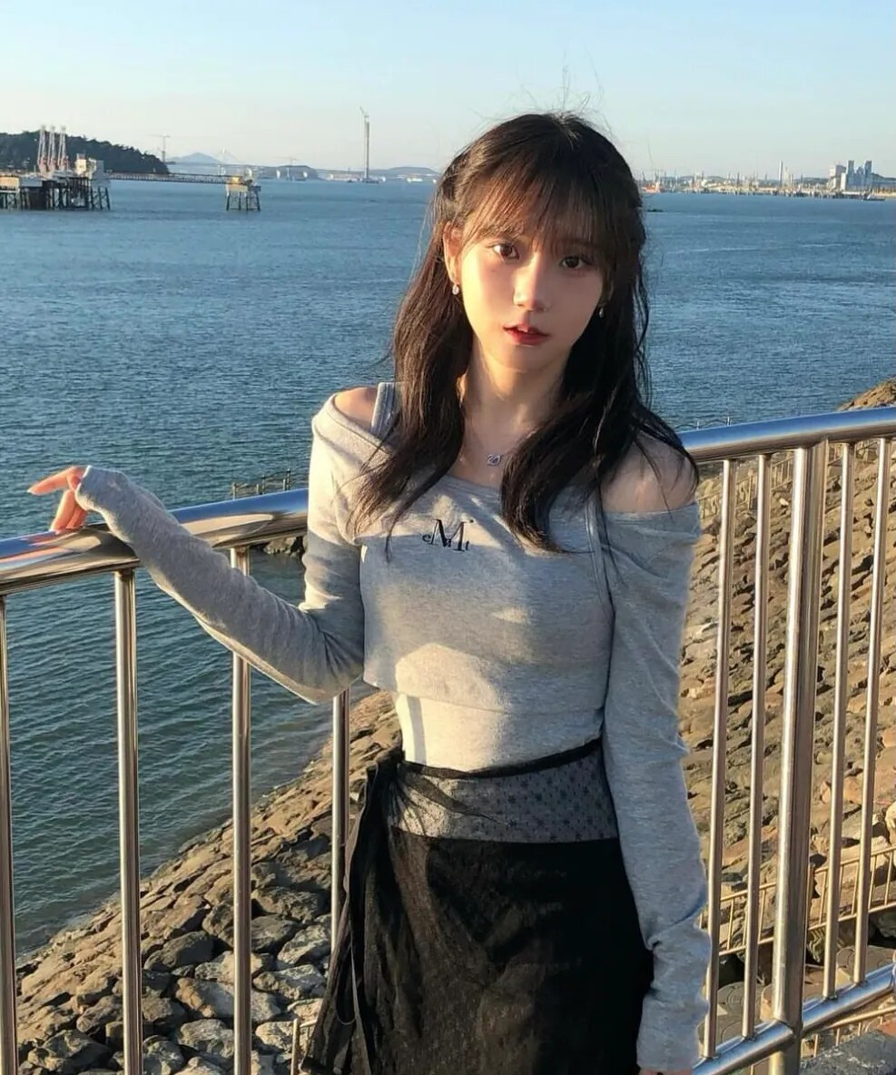 【OWN】Mucent 長袖 上衣 不規則 兩件式 疊穿 彈性 修身 單一尺寸 女款 黑色 白色 深藍 咖啡色
