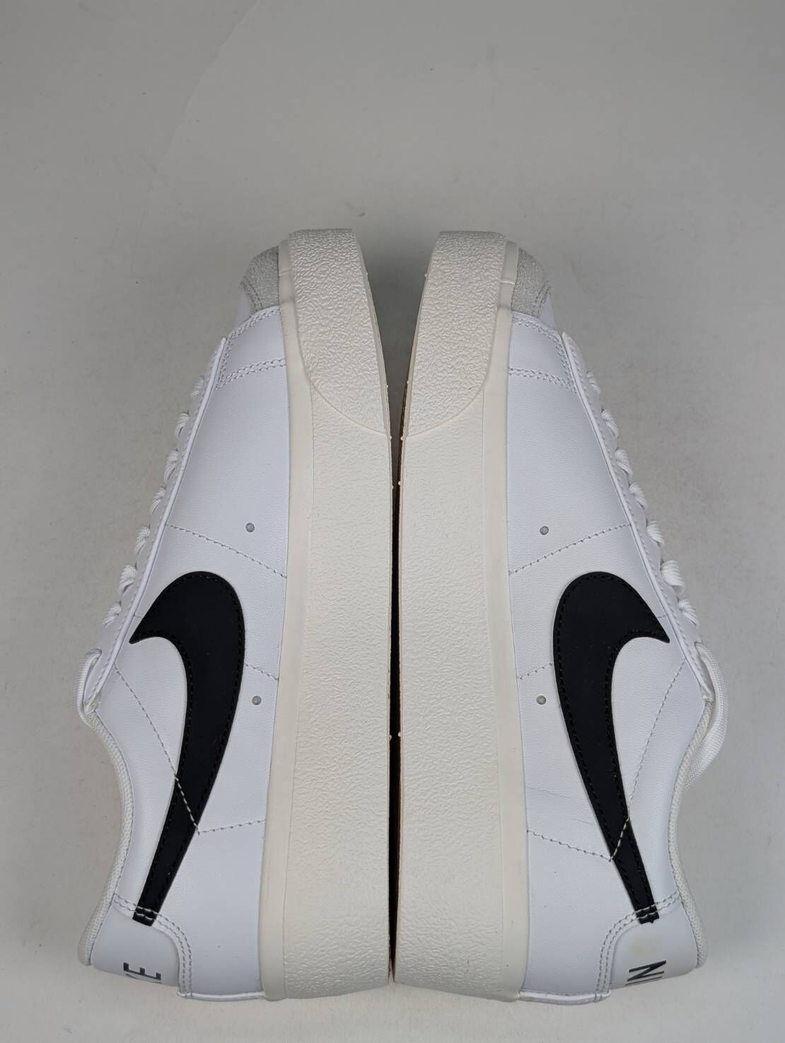 微瑕疵-左右腳後跟泛黃左腳內側磨損 DJ0292-101 W8.5 NIKE BLAZER LOW 奶油白 黑白 經典 厚底 增高 女鞋