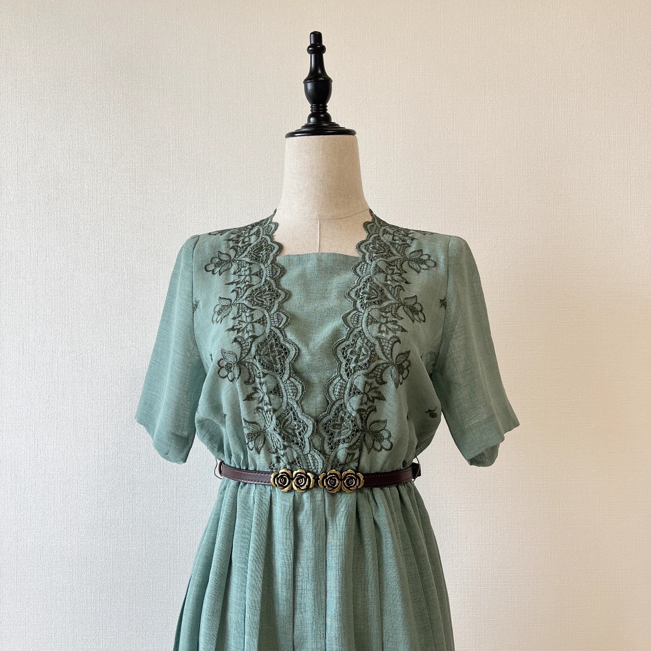 日本製湖水綠刺繡連身裙