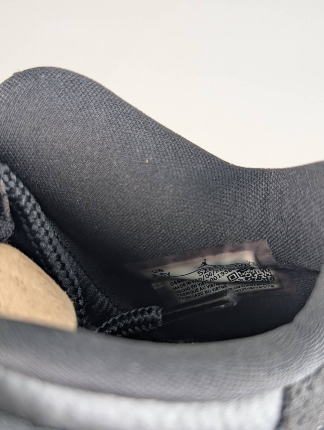 微瑕疵-左右腳鞋底泛黃左腳內標黑 528896-001 3.5Y Air Jordan 11 Low GS " 72-10 " 經典 籃球鞋 女款