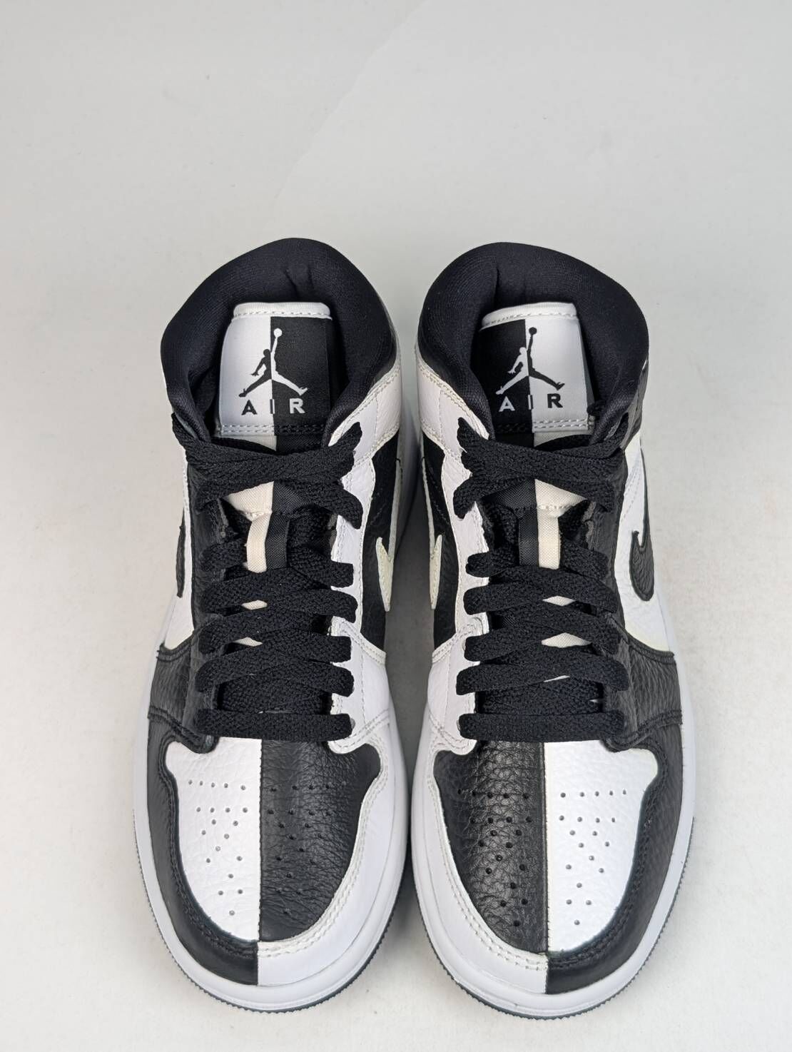 微瑕疵-左右腳鞋面泛黃右腳後跟髒汙 DR0501-101 W5.5 Air Jordan 1 Mid SE "Homage" Split W 陰陽熊貓 黑白 女鞋 男女段