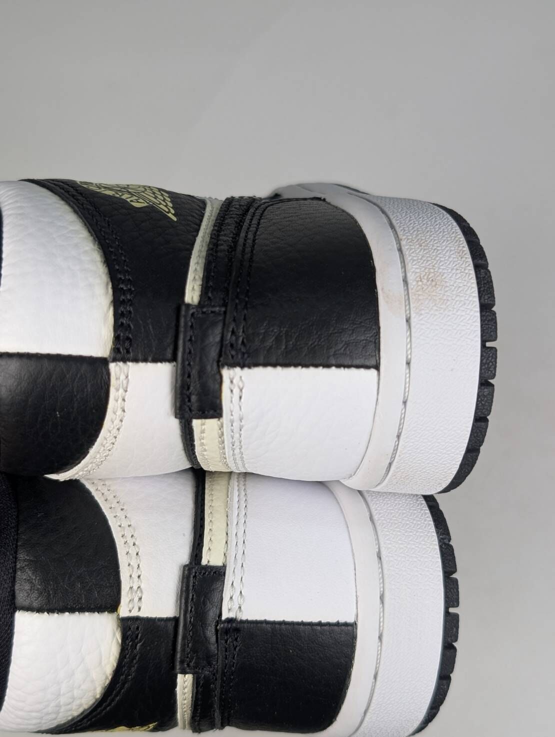 微瑕疵-左右腳鞋面泛黃右腳後跟髒汙 DR0501-101 W5.5 Air Jordan 1 Mid SE "Homage" Split W 陰陽熊貓 黑白 女鞋 男女段