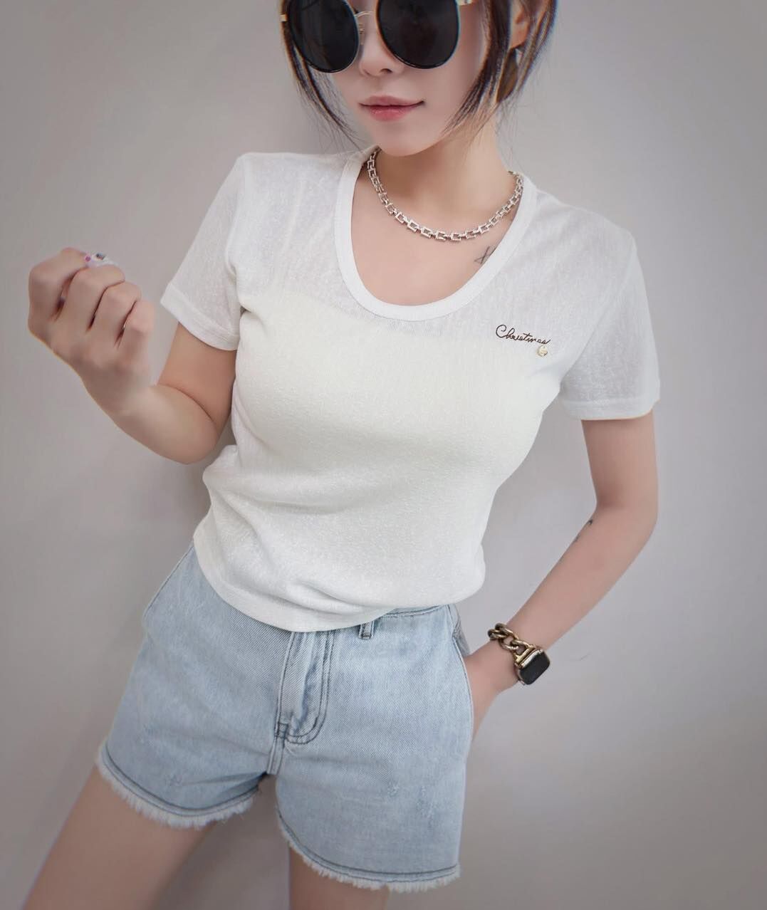 【顯瘦修身的小臉刺繡字母棉tee】（預購）