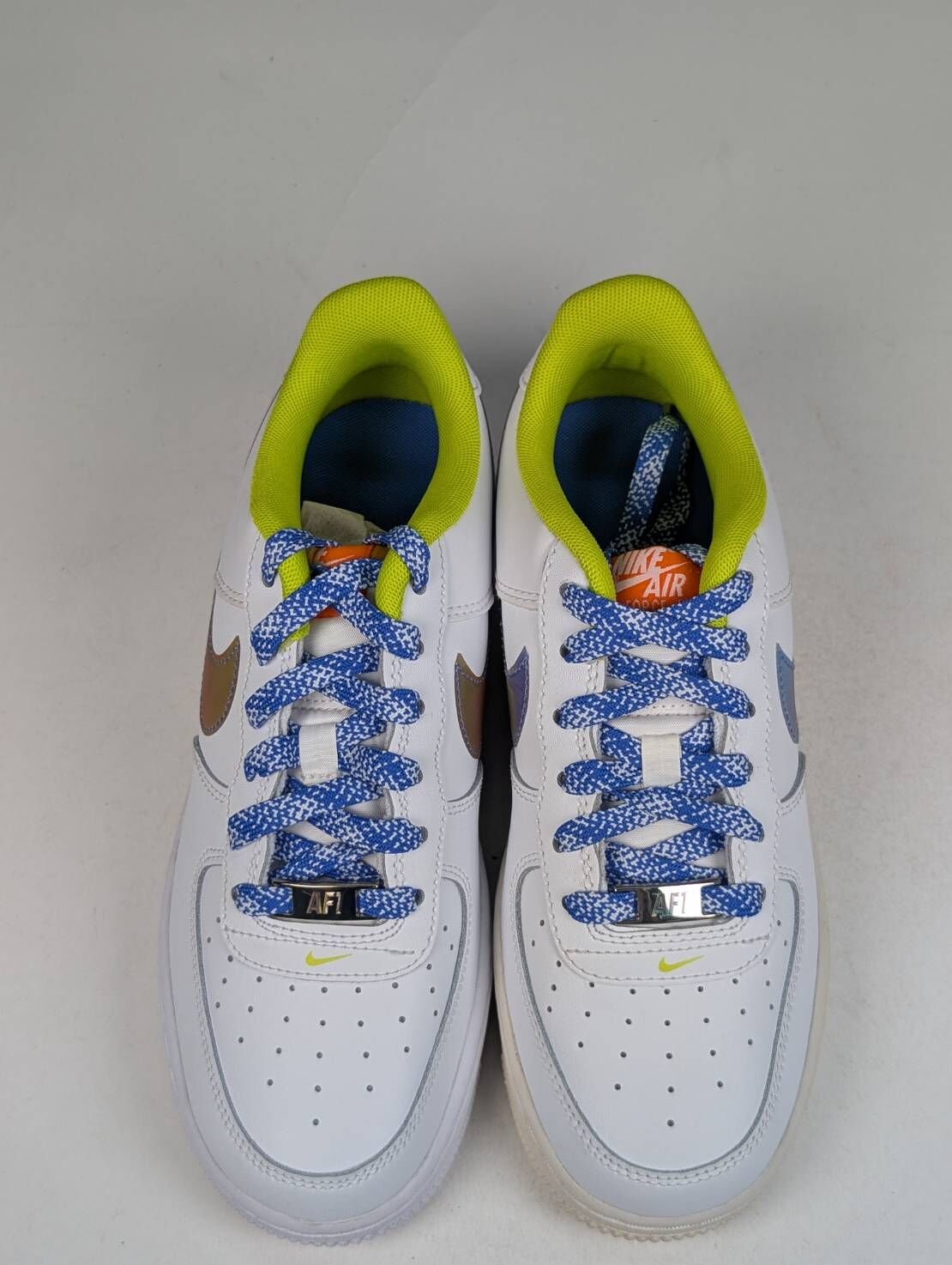 微瑕疵-左右腳內外側中底發黃 DQ7767-100 6Y Nike Air Force 1 LV8 (GS) 變色勾勾 特殊鞋帶 女款