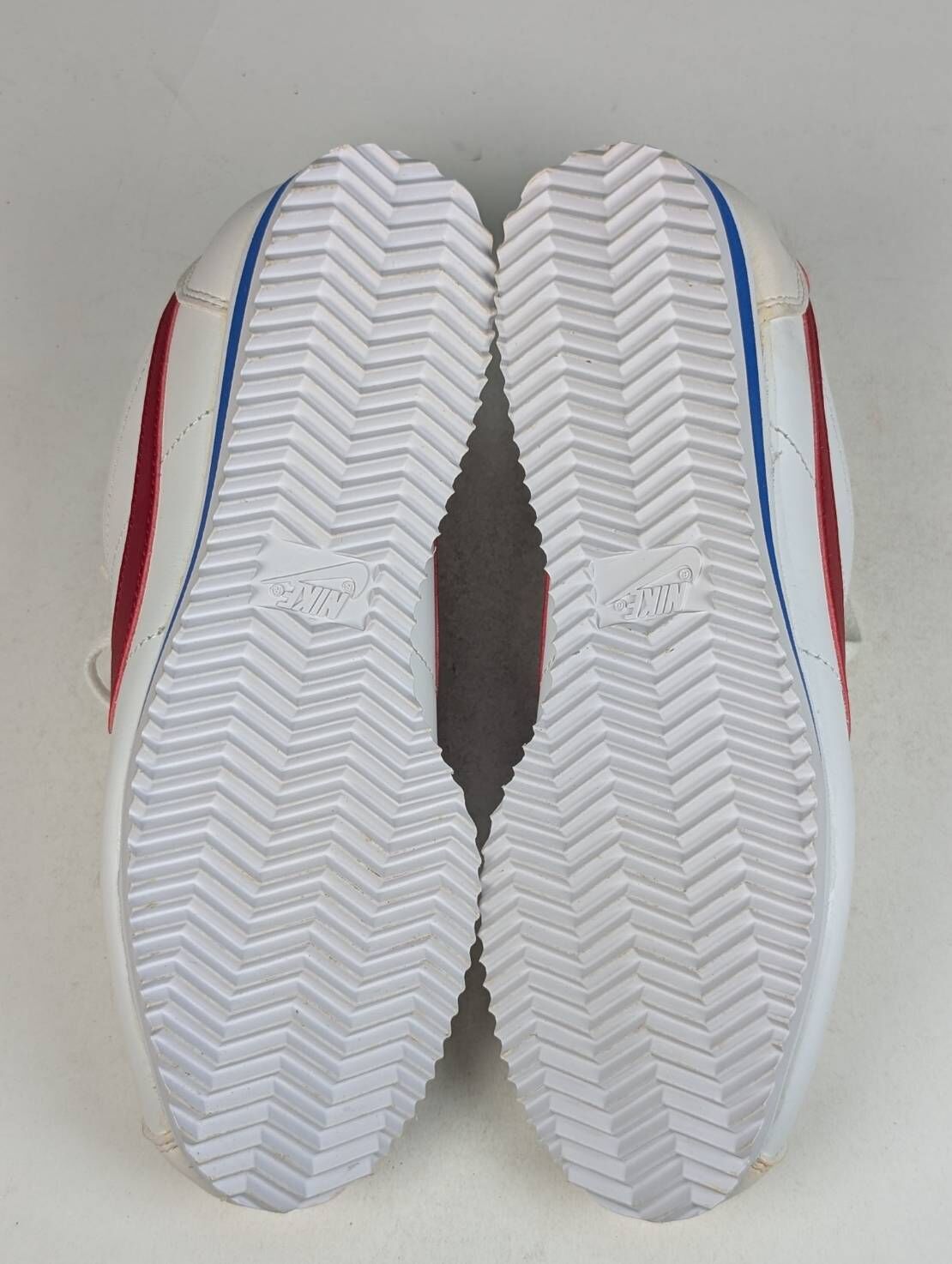 微瑕疵-左右腳鞋面鞋口泛黃 807471-103 W7 NIKE Wmns Classic Cortez Leather 男女鞋阿甘 白黑紅 阿甘 皮革