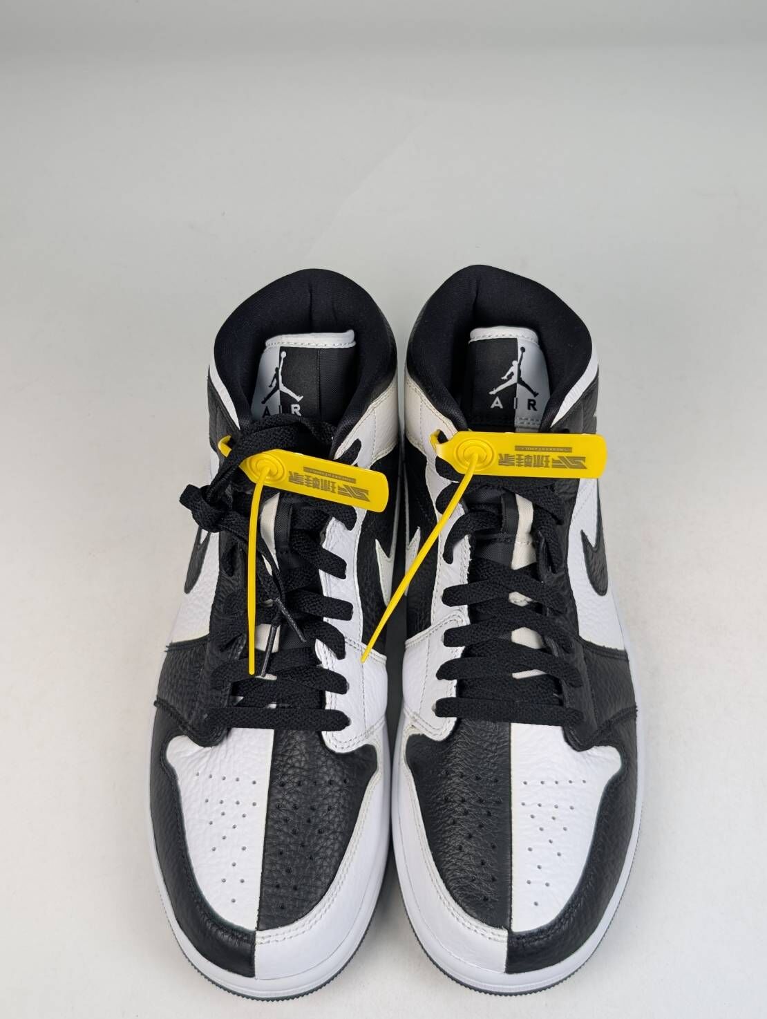 微瑕疵-左右腳內外側泛黃 DR0501-101 W12 Air Jordan 1 Mid SE "Homage" Split W 陰陽熊貓 黑白 女鞋 男女段