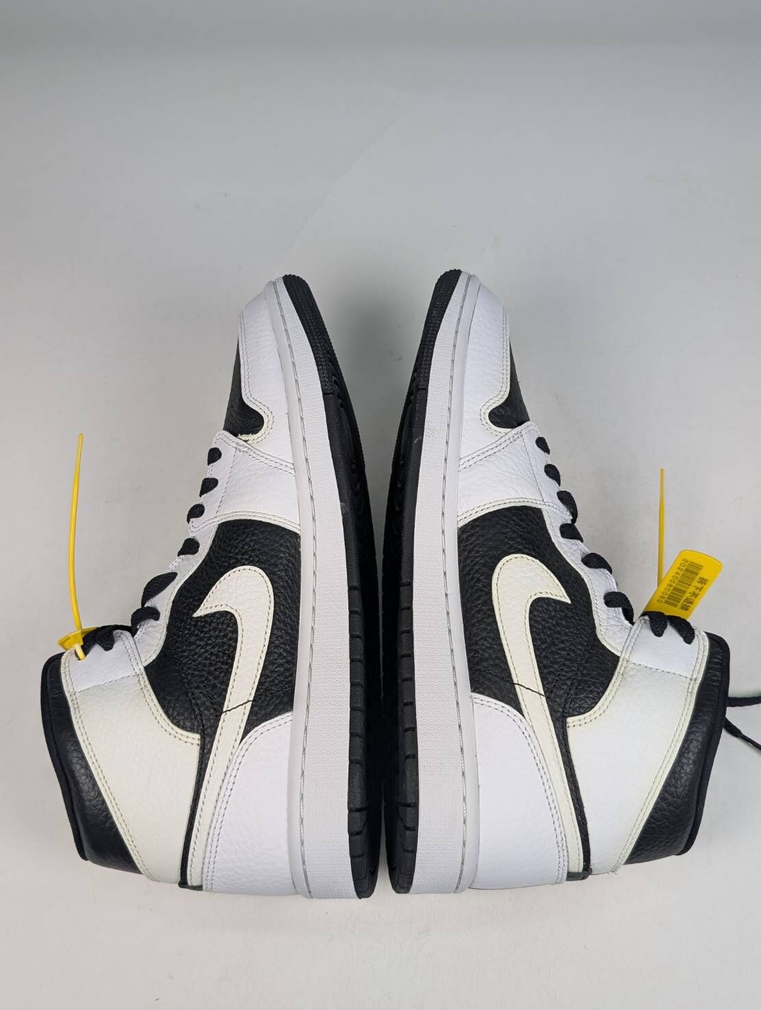 微瑕疵-左右腳內外側泛黃 DR0501-101 W12 Air Jordan 1 Mid SE "Homage" Split W 陰陽熊貓 黑白 女鞋 男女段